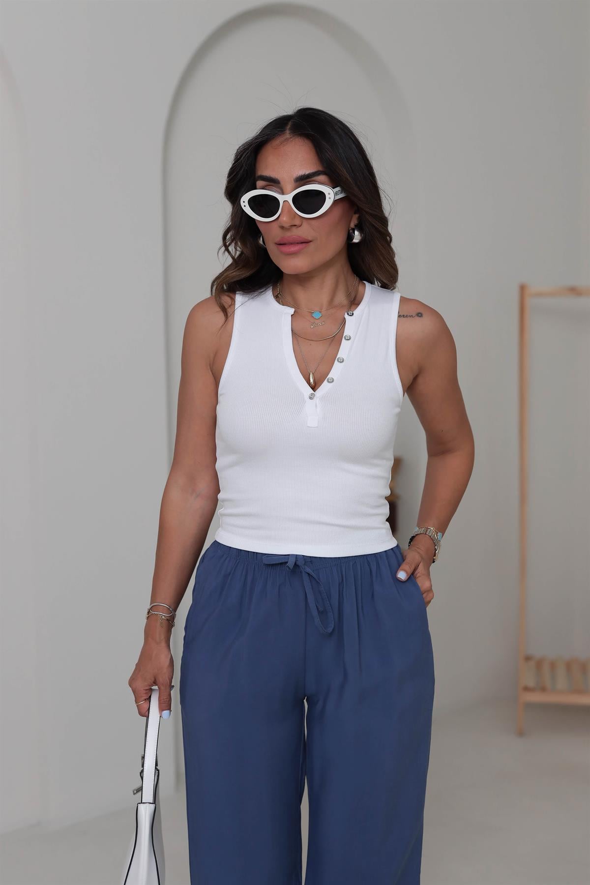 1005 Yıkama Efektli Düğmeli Crop Top BEYAZ