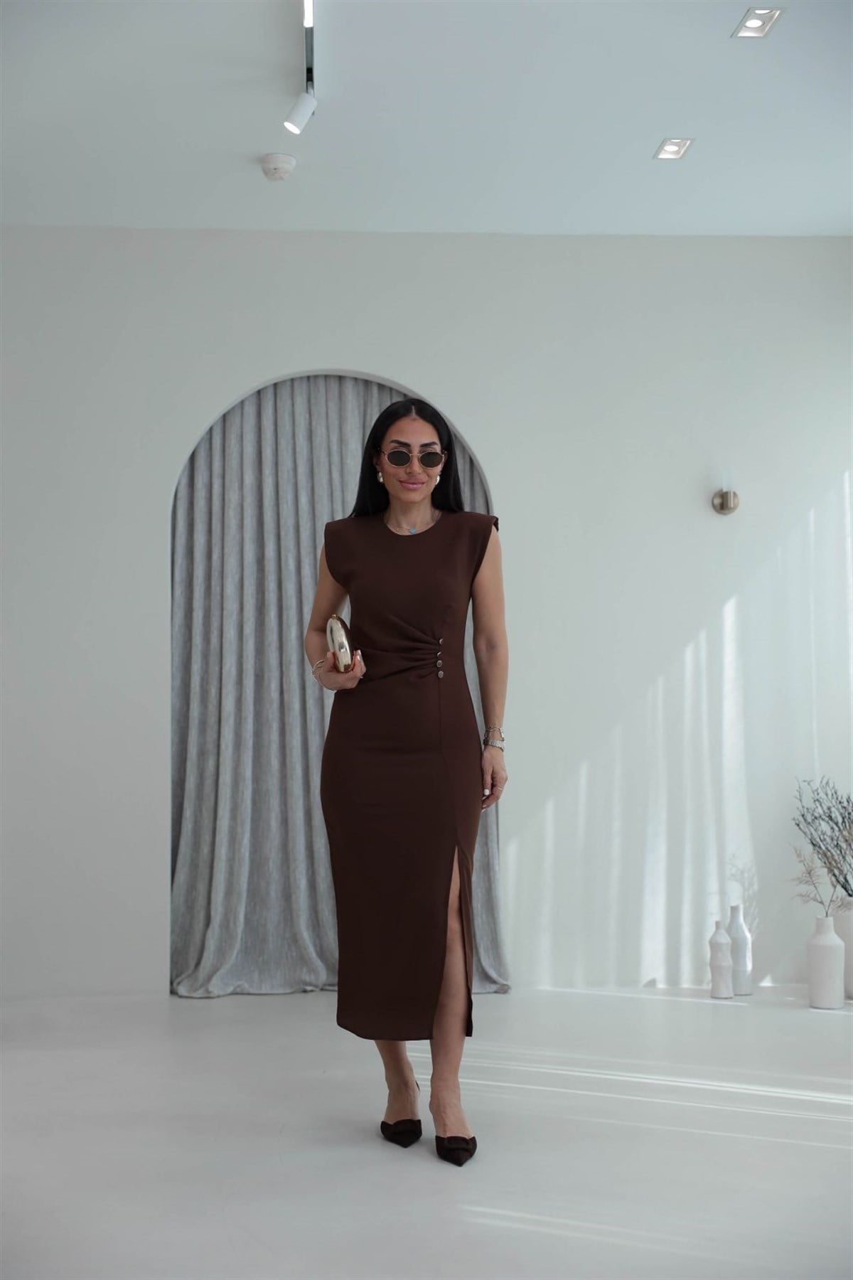 3870 Sıfır Kol Vatkalı Drapeli Elbise KAHVE
