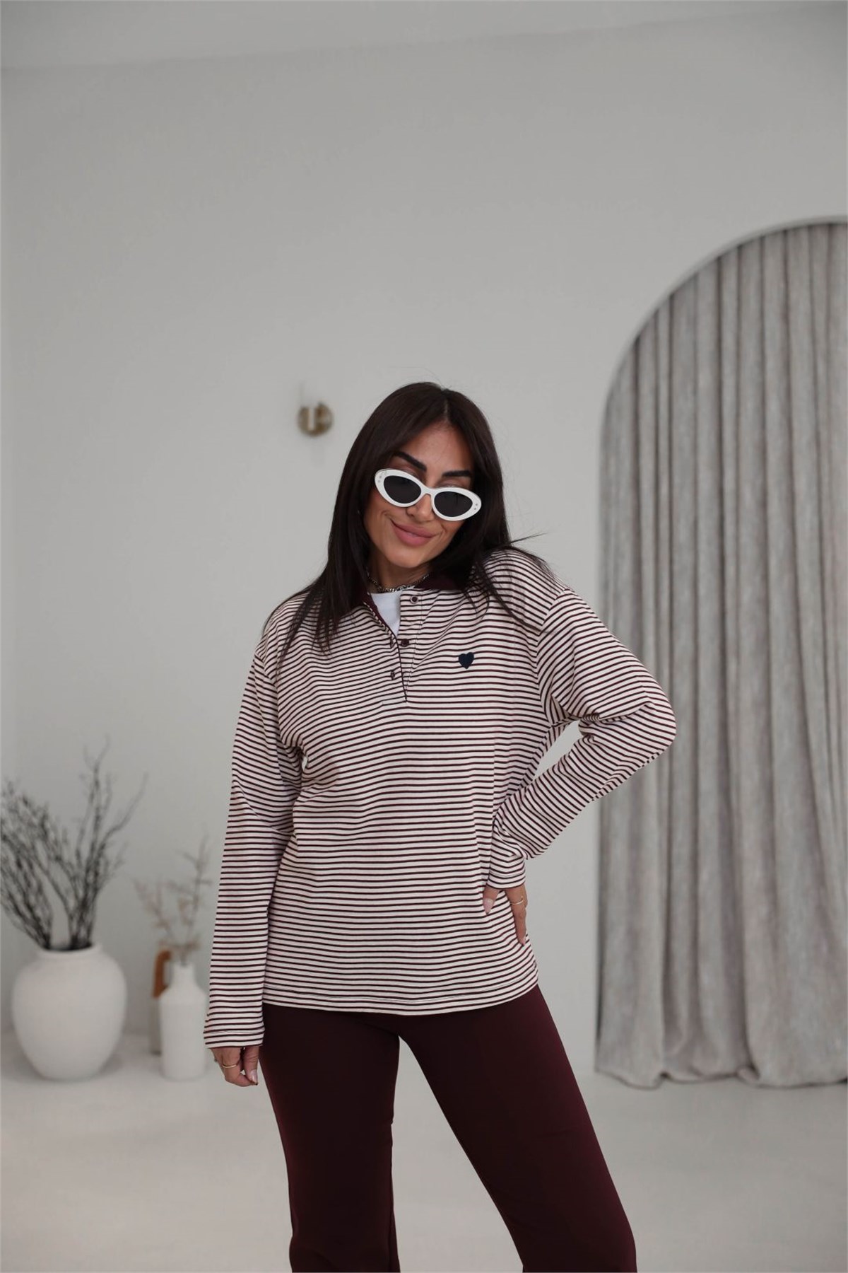 9022 Çizgili Polo Yaka Kalp Nakışlı Bluz BORDO