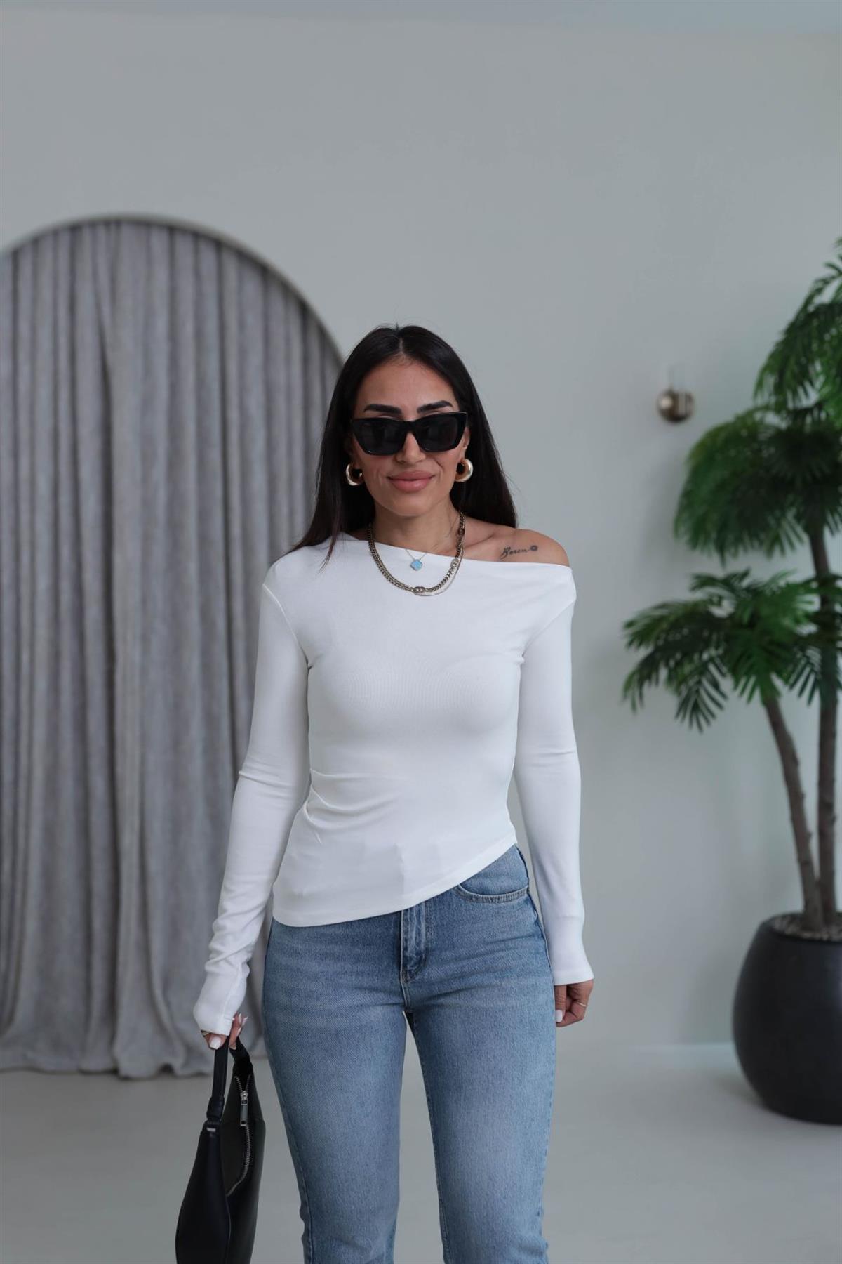 6527 Asimetrik Kesimli Kayık Yaka Drapeli Yumuşak Dokulu Bluz EKRU