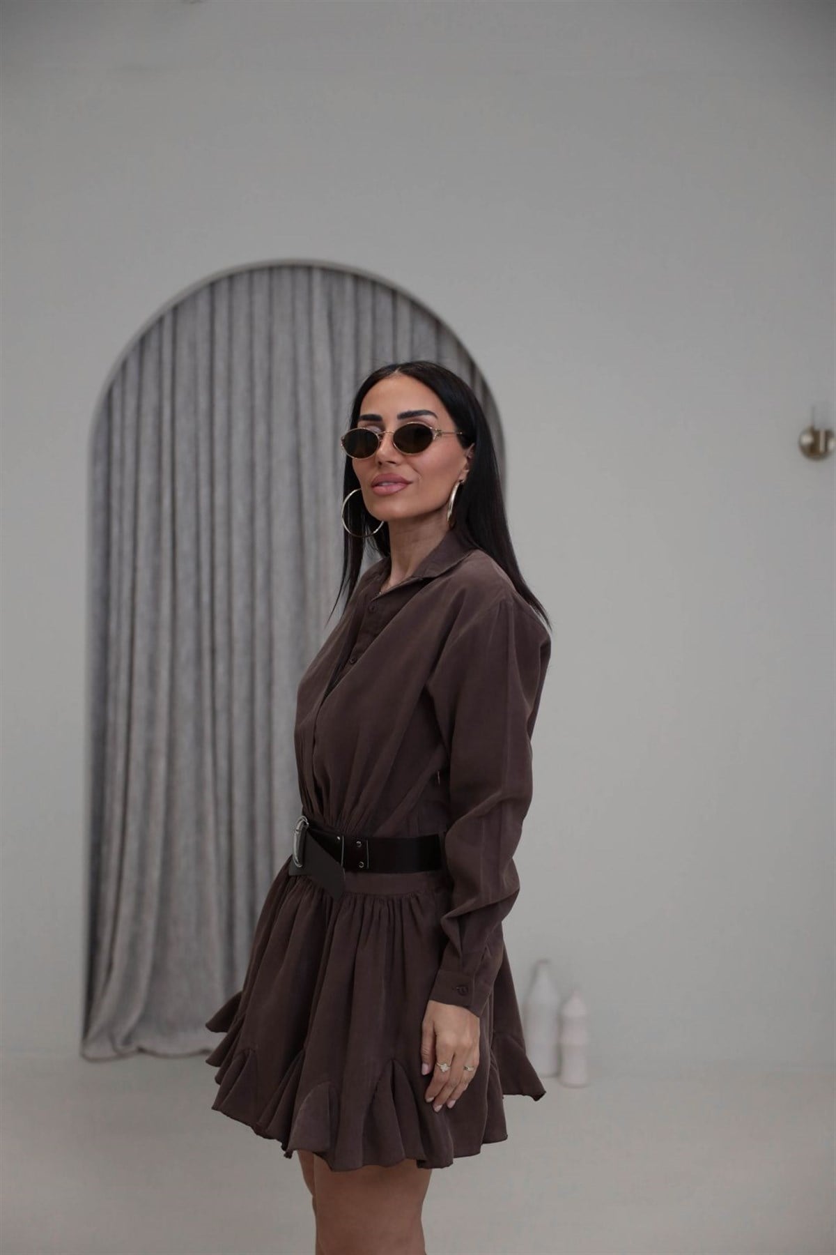 0740 Kemerli Eteği Volanlı Tensel Elbise KAHVE