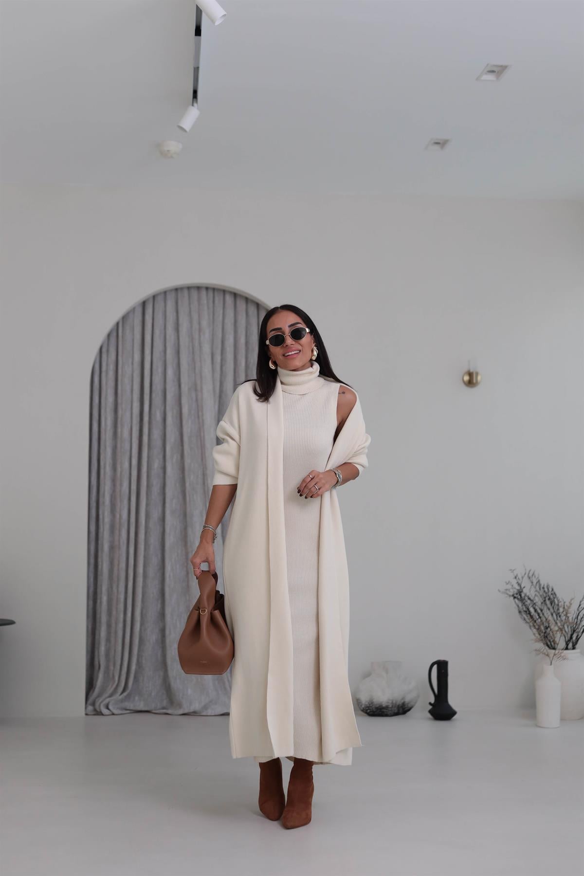 0117 Balıkçı Yaka Sıfır Kol Elbiseli Hırkalı Takım KREM