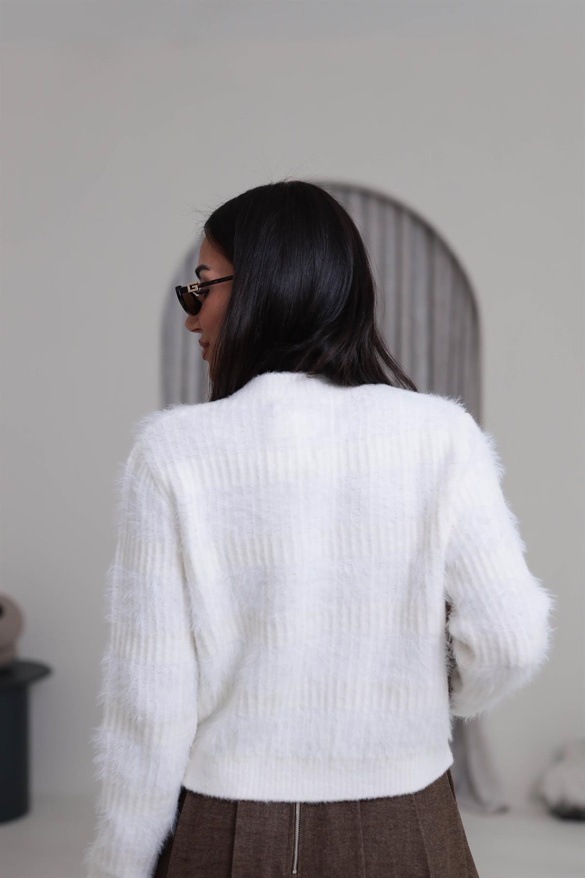 0990 Bisiklet Yaka Yumuşak Dokulu Gold Düğmeli Triko Hırka EKRU