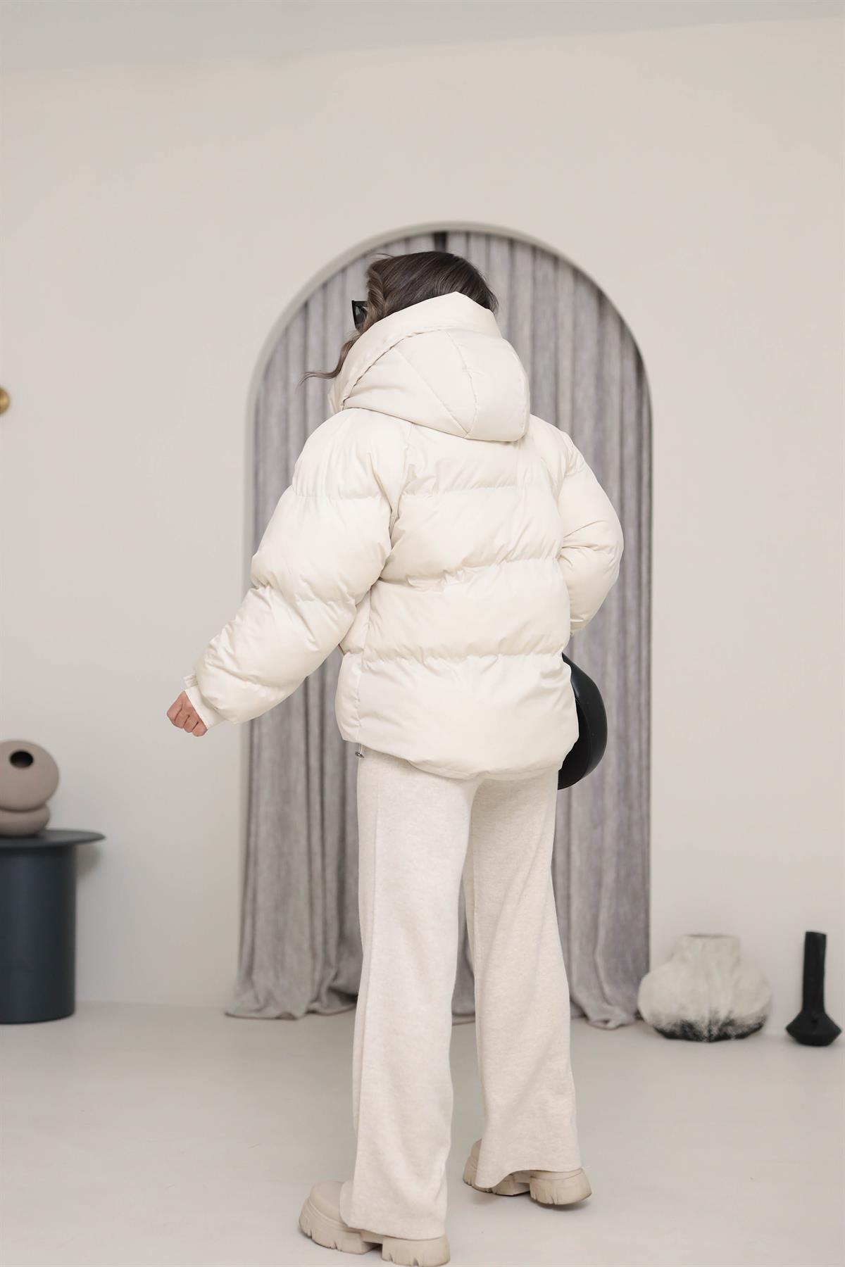 2422 Cırtlı Kapşonlu Fermuarlı Kalın Mont KREM