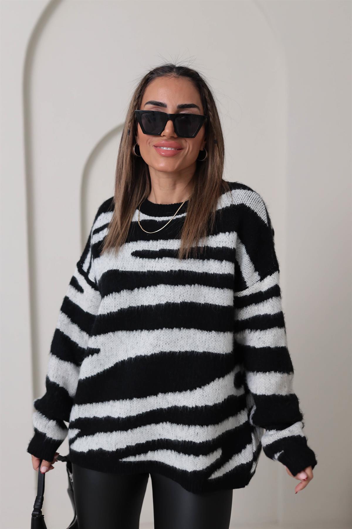 Zebra Desen Rahat Triko Kazak SİYAHBEYAZ