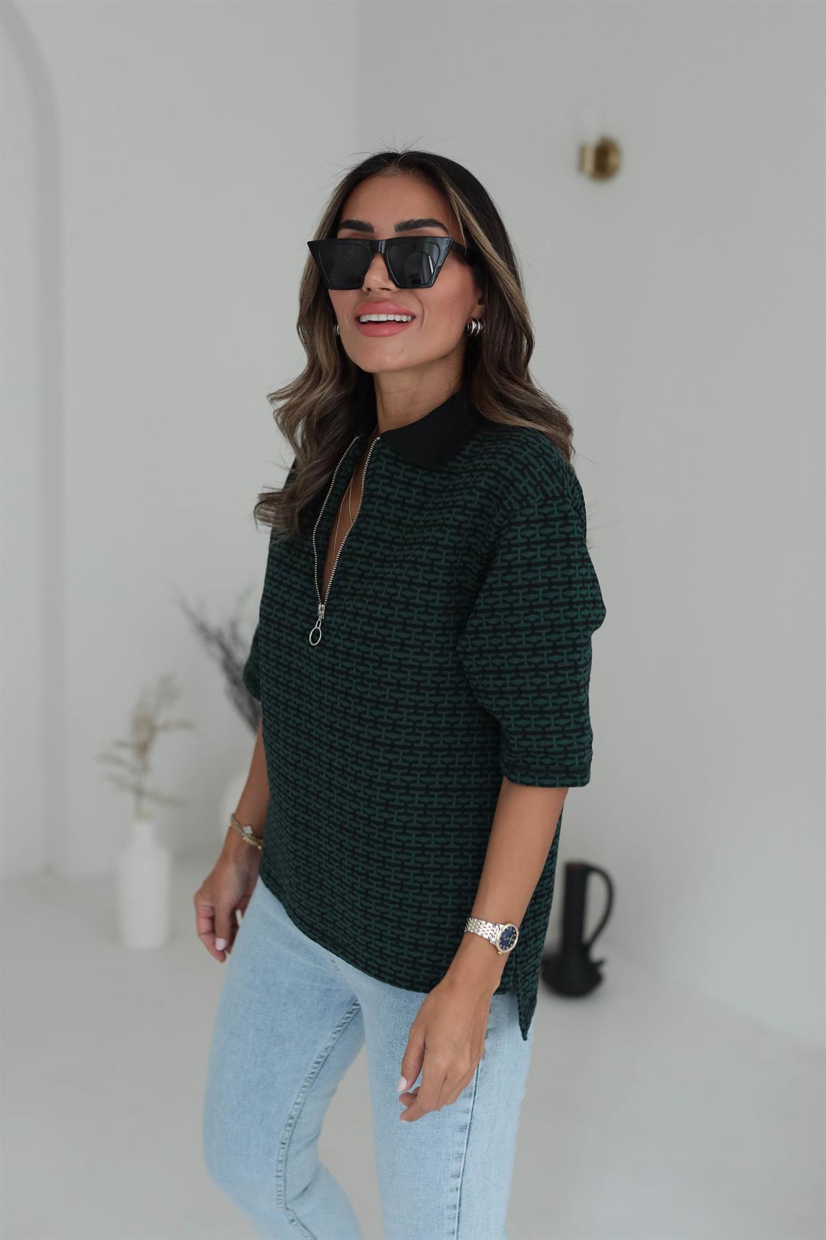 Polo Yaka Önden Fermuarlı Desenli Tshirt