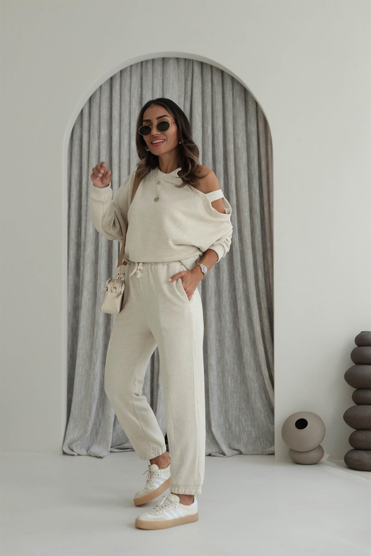 0678 Yaka Ve Omuz Detaylı Eşofman Takımı