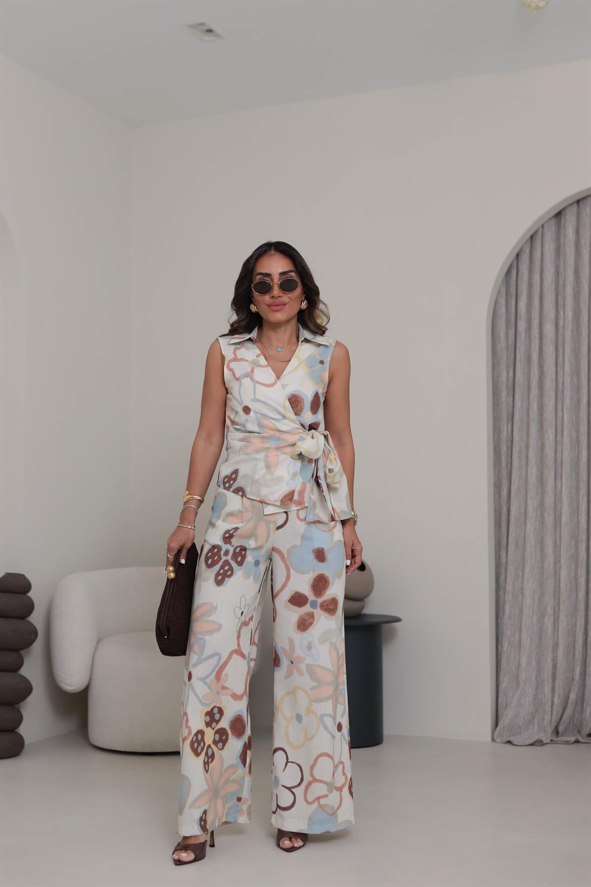 0681 Floral Desen Kruvaze Bağlamalı Gömlek BEJ