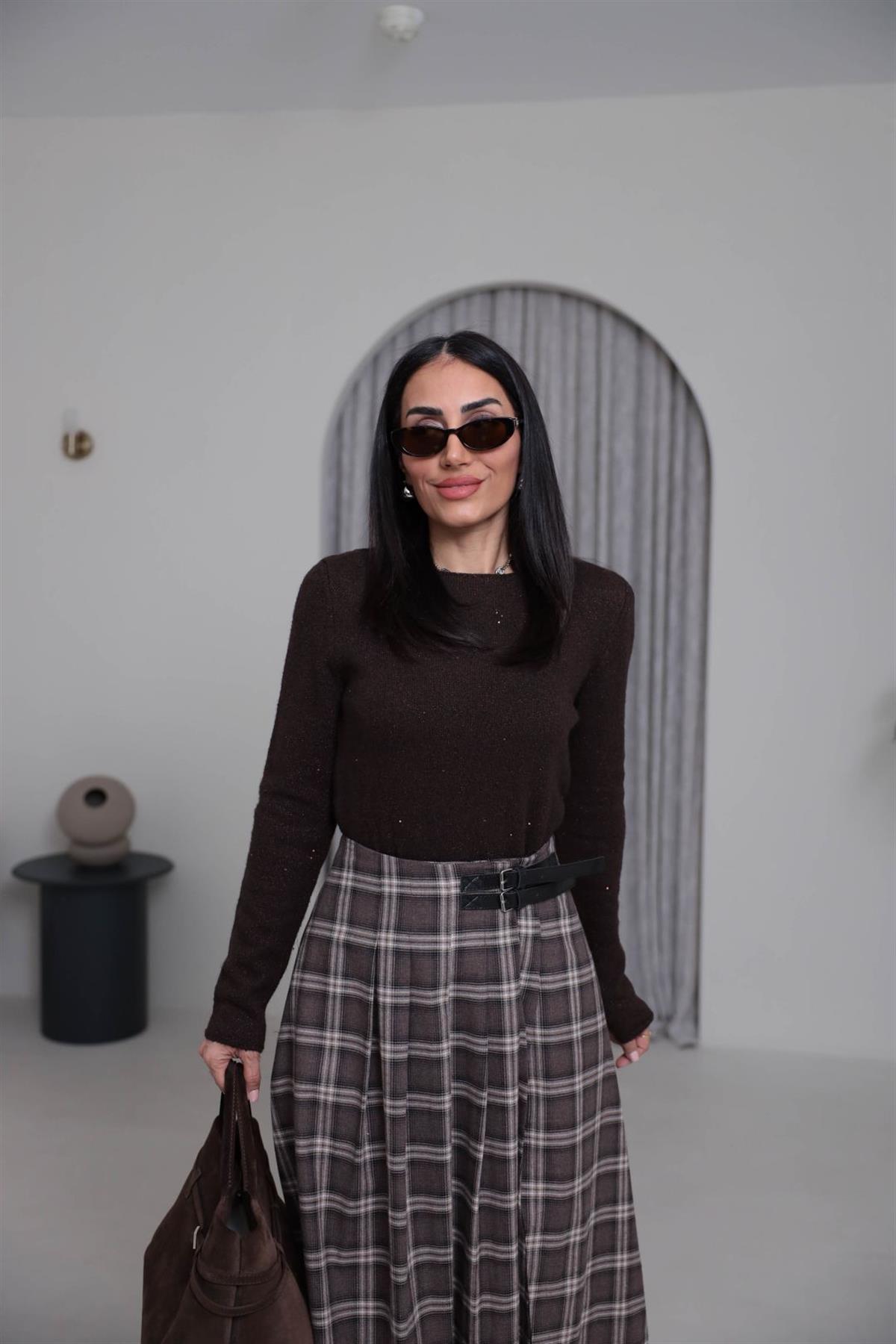 0836 Kayık Yaka Pullu Simli Triko KAHVE