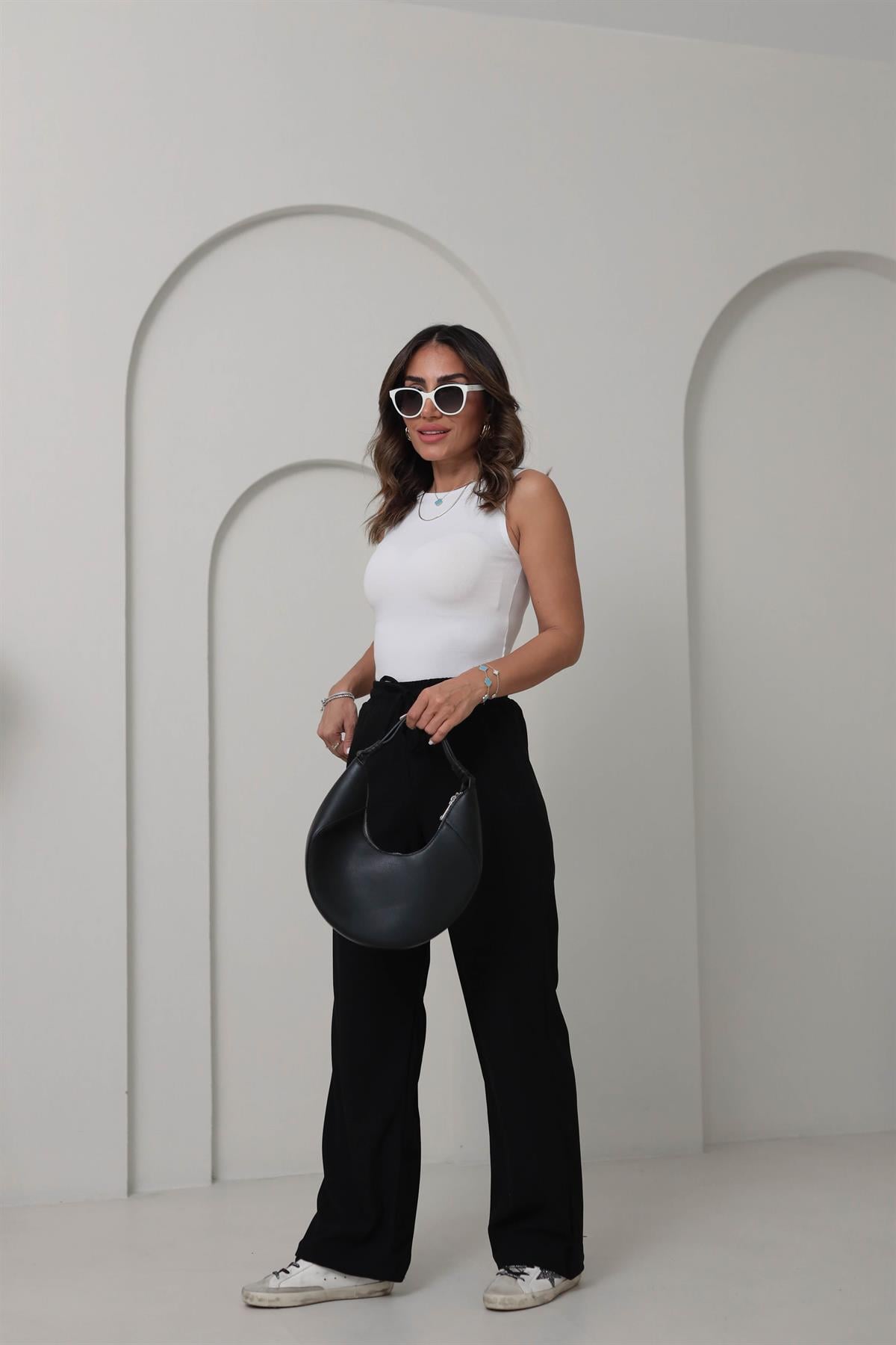 0868 Kayık Yaka Kolsuz Top BEYAZ