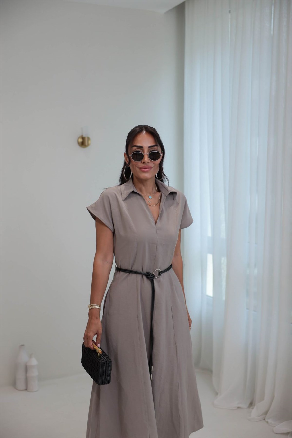 7620 Deri Kuşak Detaylı Polo Yaka Tencel Elbise VİZON
