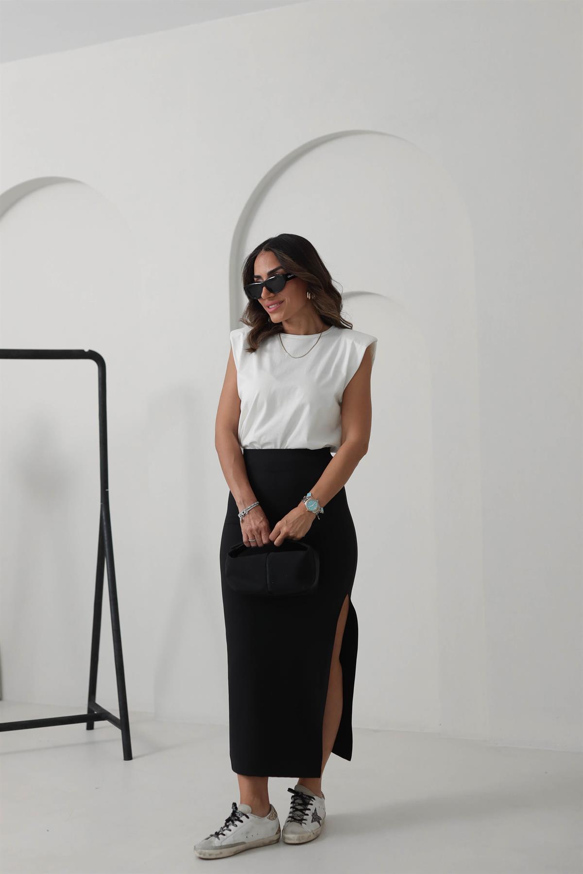 8802 Omuzları Vatkalı Pamuklu Tshirt EKRU