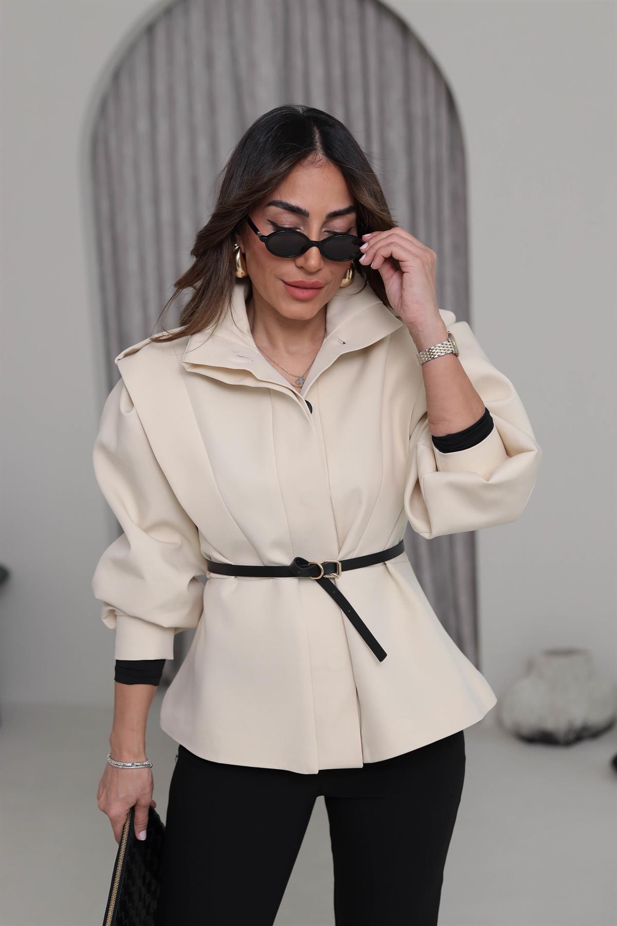 Omuzları Apoletli Gizli Düğmeli Kemerli Tasarım Ceket BEJ