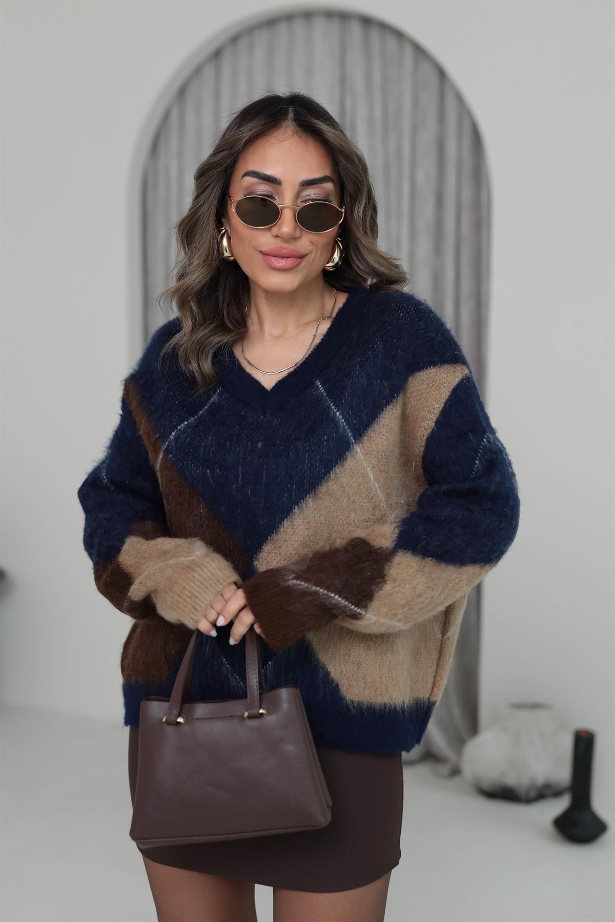 2412 V Yaka Büyük Baklava Yumoş Kazak LACİVERT