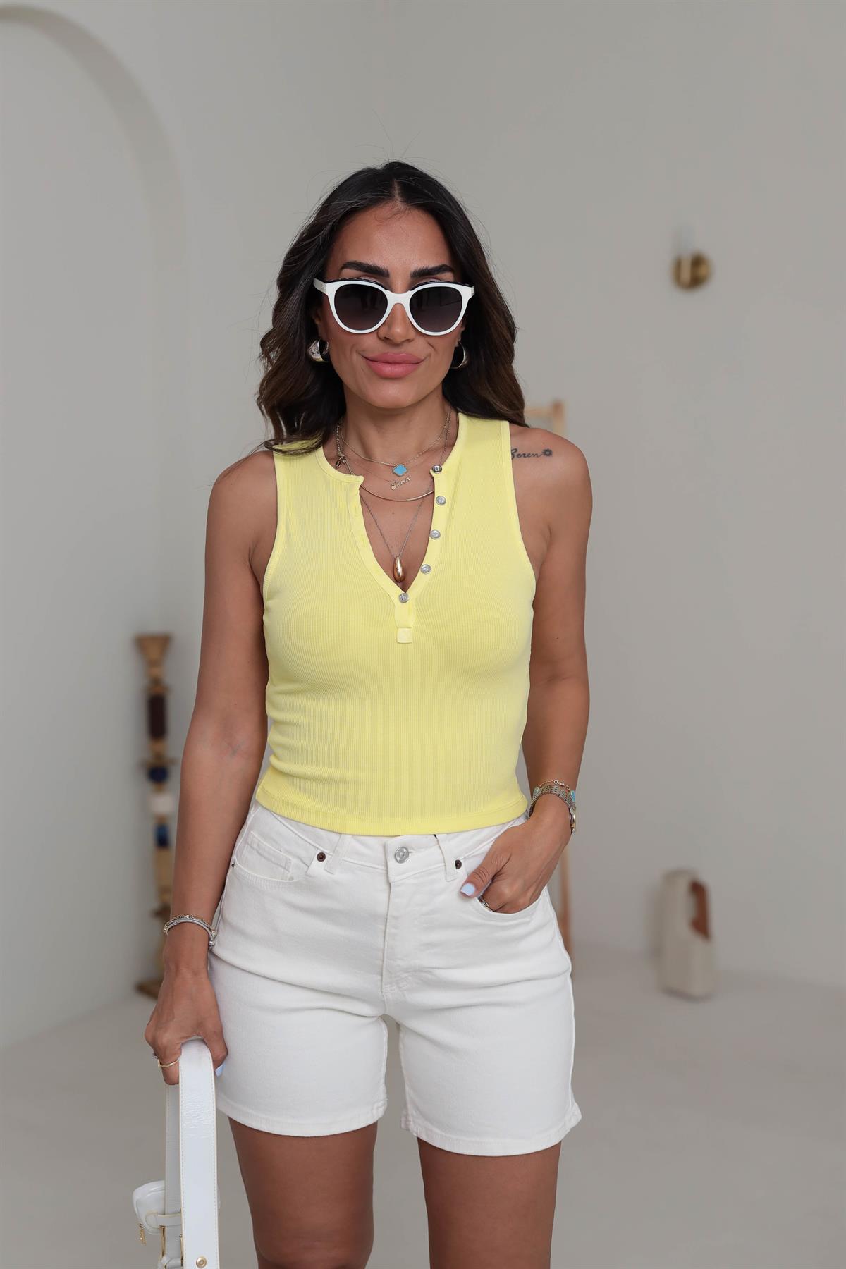 1005 Yıkama Efektli Düğmeli Crop Top SARI