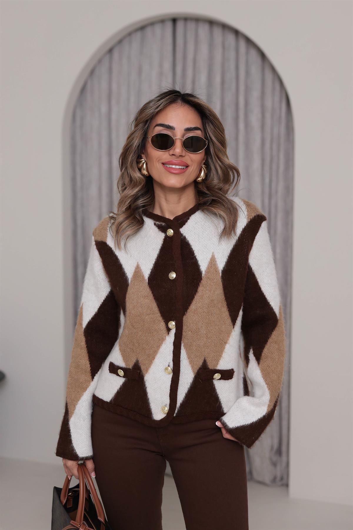 0123 Gold Düğmeli Baklava Desen Yün Hırka KAHVE