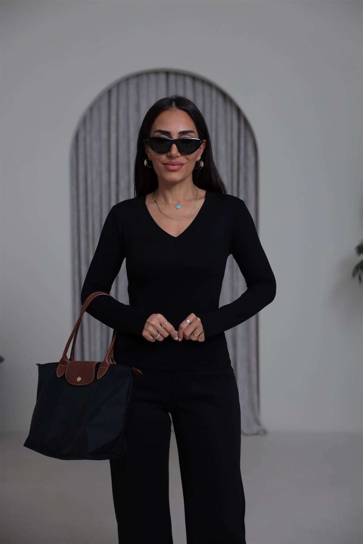 141 V Yaka Body SİYAH