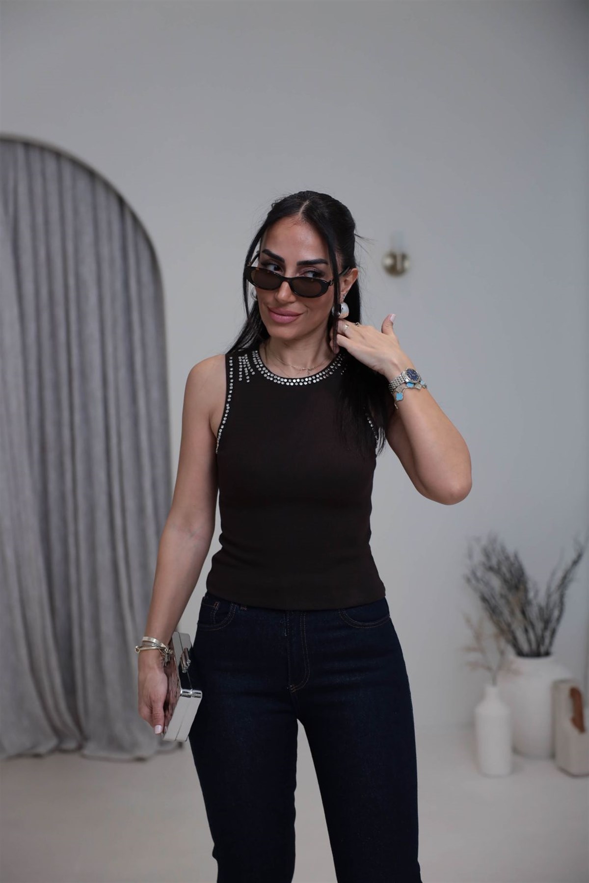 8162 Yaka ve Kol Taşlı Zımbalı Fitilli Atlet ACI KAHVE