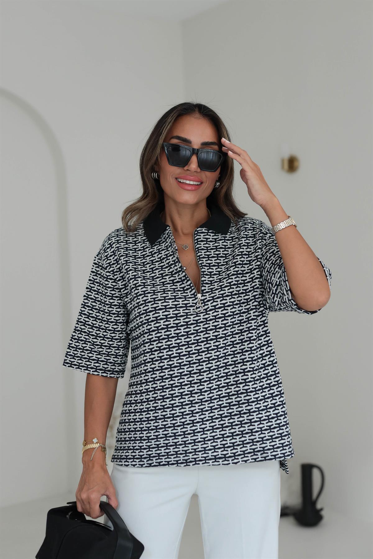 Polo Yaka Önden Fermuarlı Desenli Tshirt