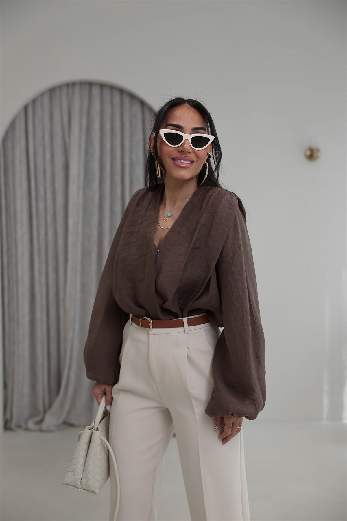 5048 Vatkalı Balon Kol Dökümlü Tencel Bluz KAHVE