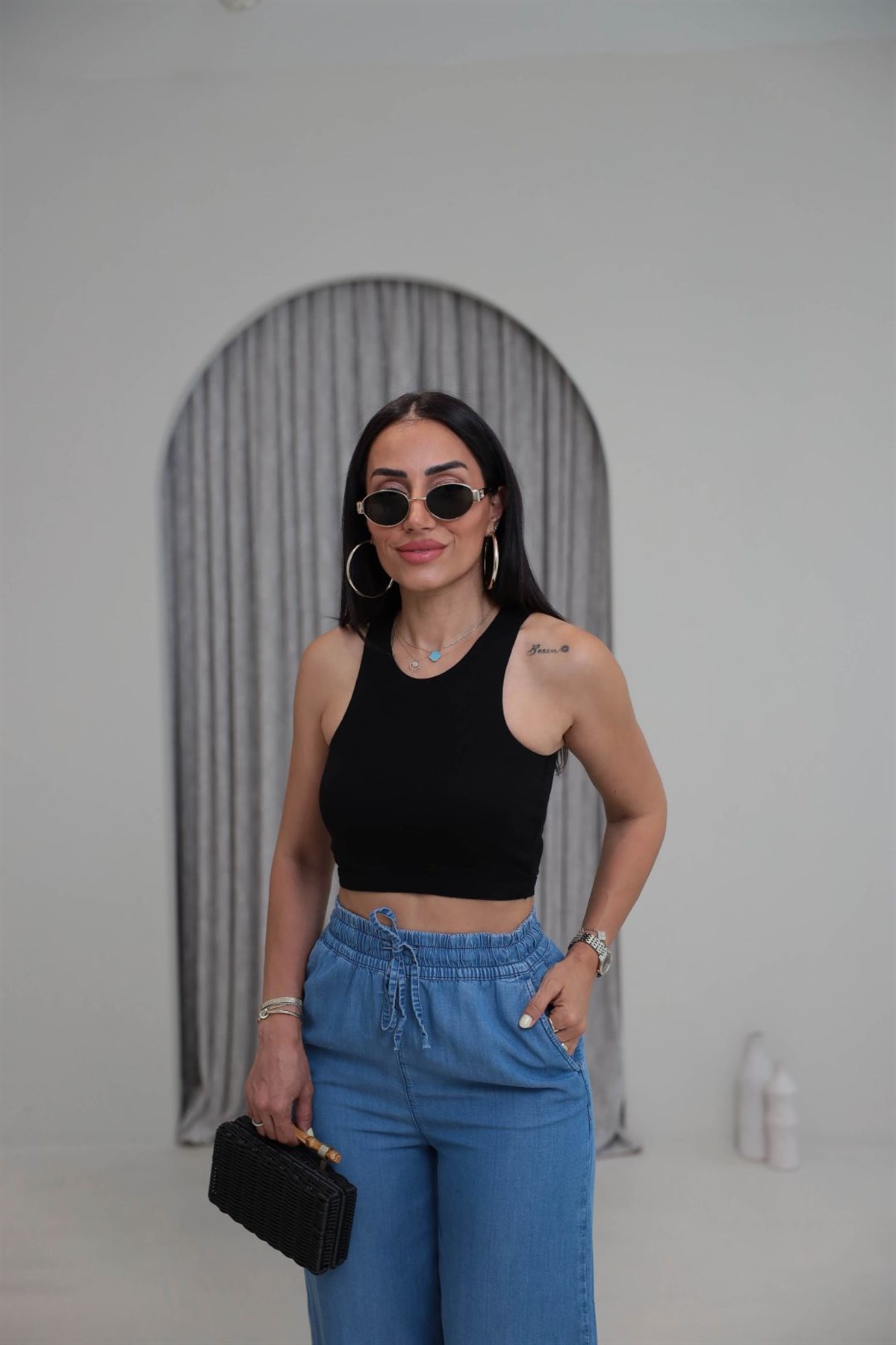 2941 Kolsuz Liyosel Crop Atlet SİYAH