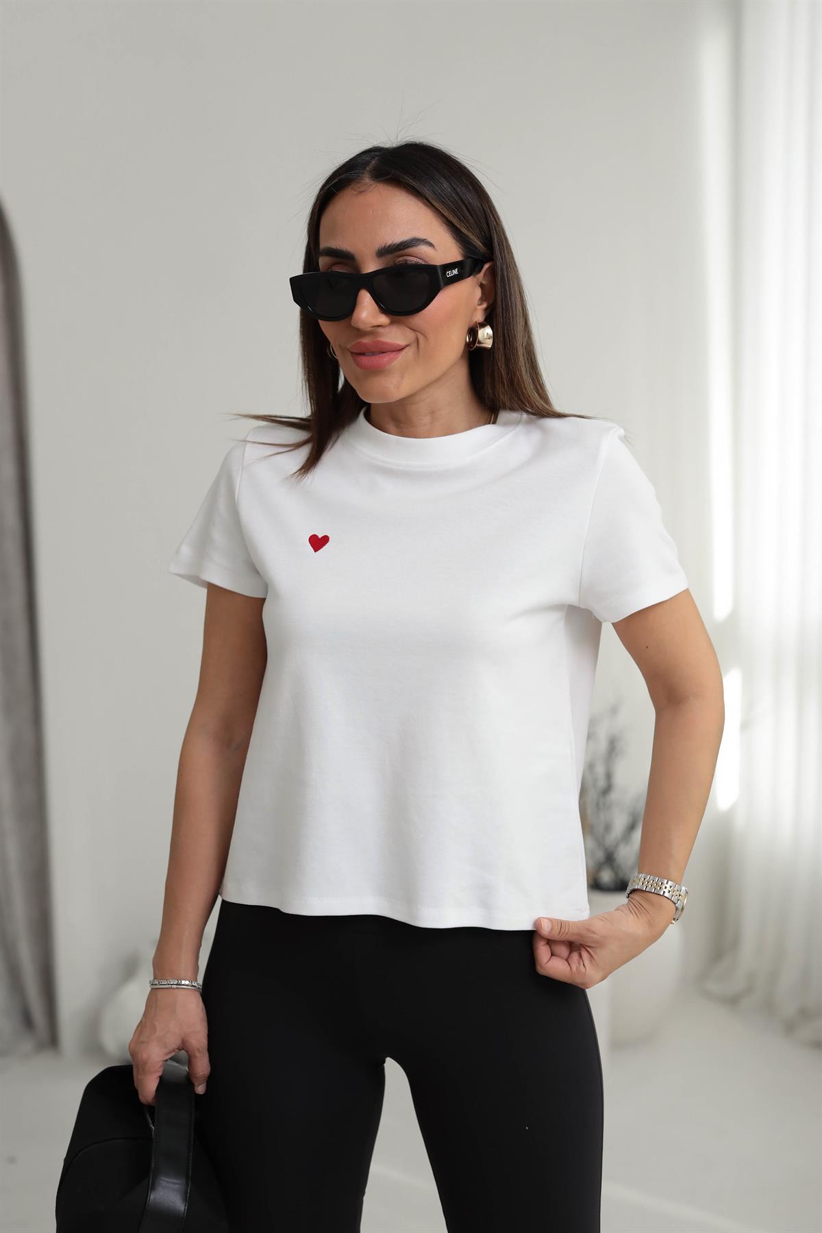 0584 Bisiklet Yaka Kalp Nakış Tshirt BEYAZ