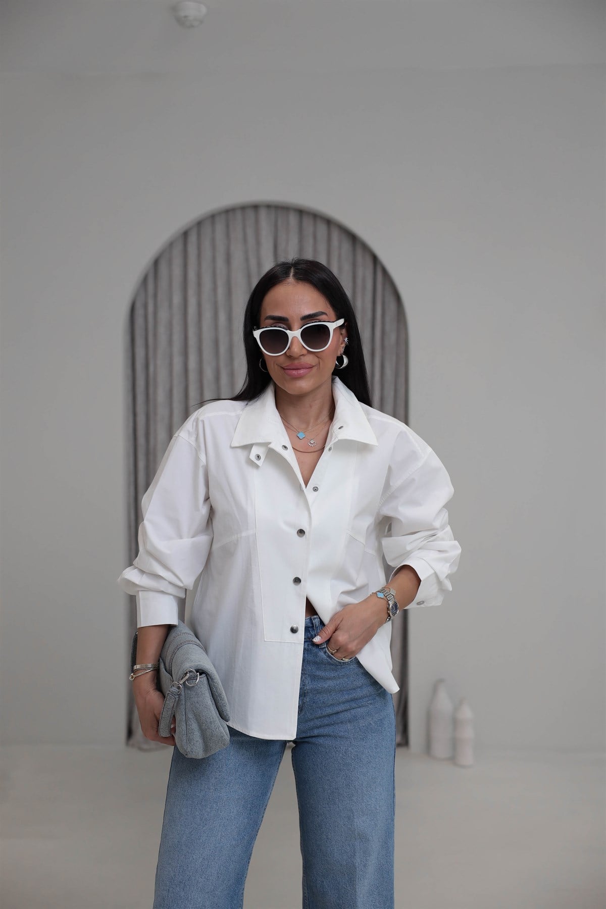 Dik Yaka Önden Çıtçıtlı Gömlek BEYAZ