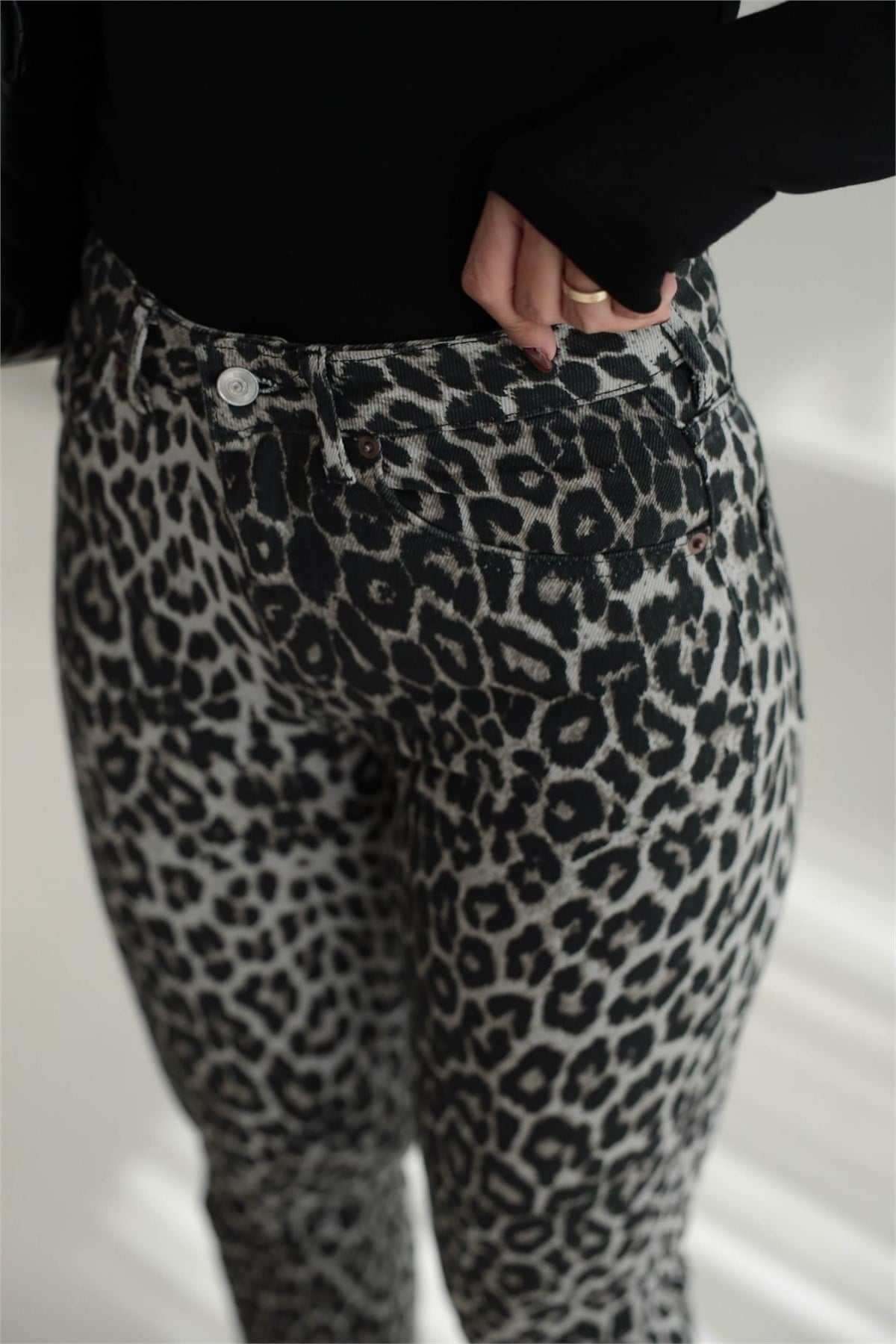 2402 Lazer Kesikli Boyfit Jean LEOPAR