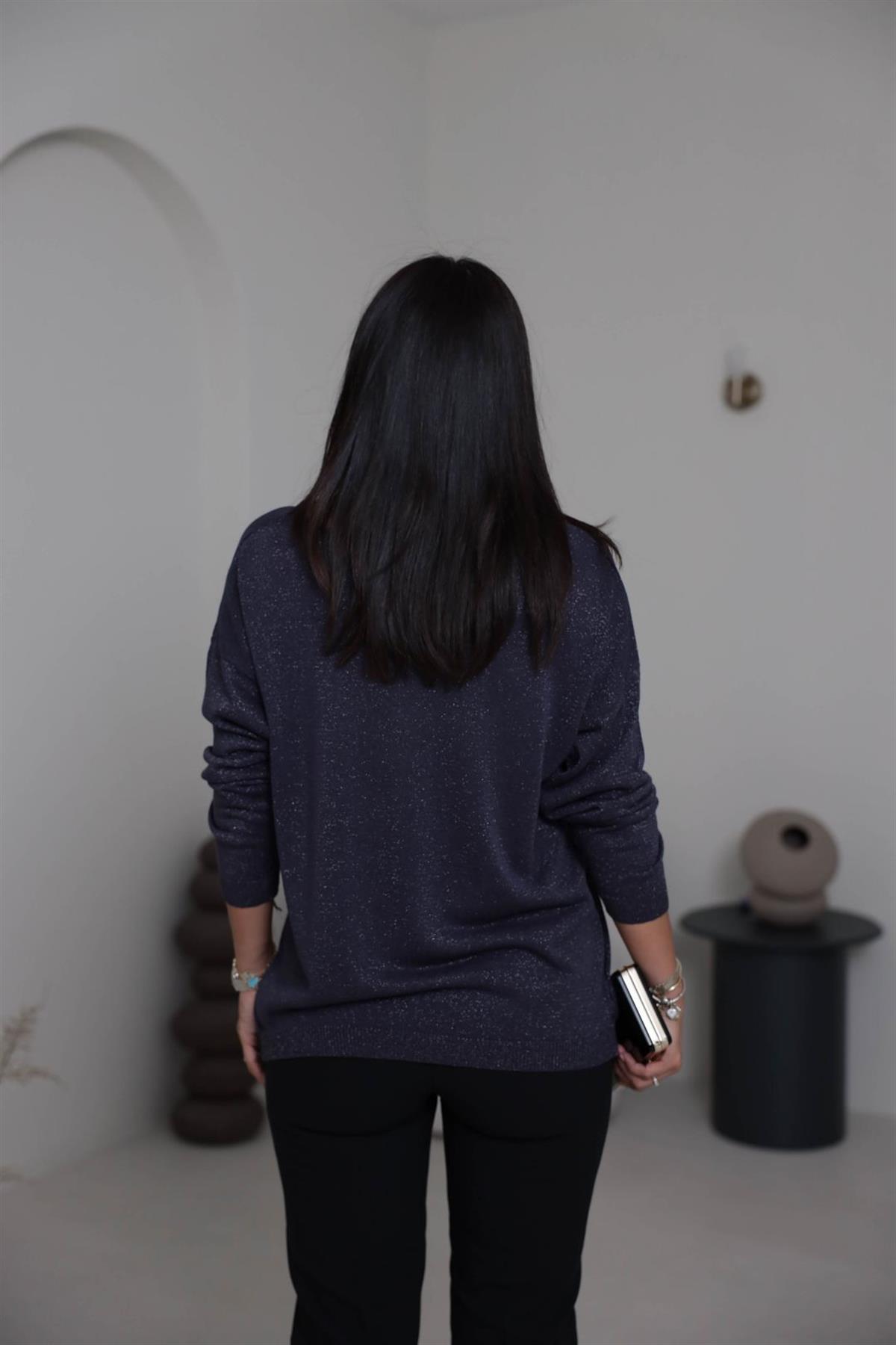 Kayık Yaka Simli Bluz FÜME