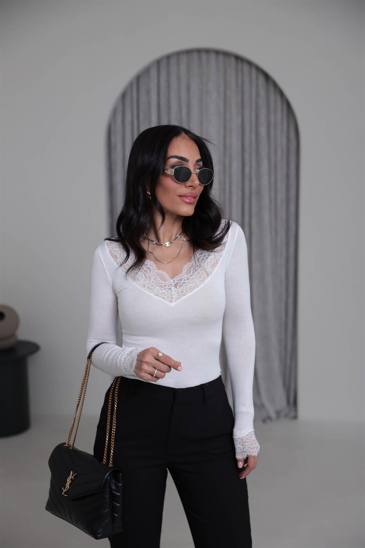 1041 V Yaka Dantel Detay İnti Body BEYAZ