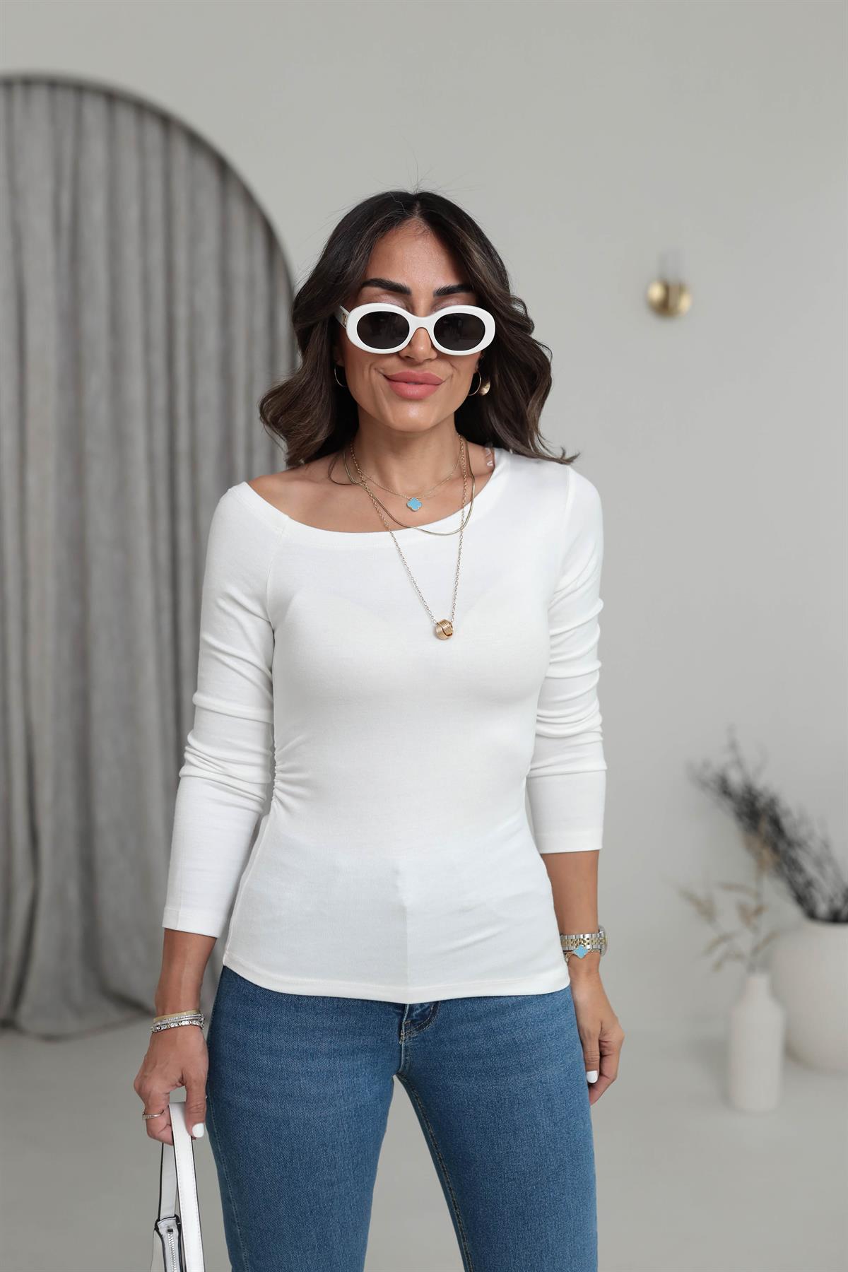 1007 Asimetrik Yaka Yanları Drapeli Modal Bluz EKRU