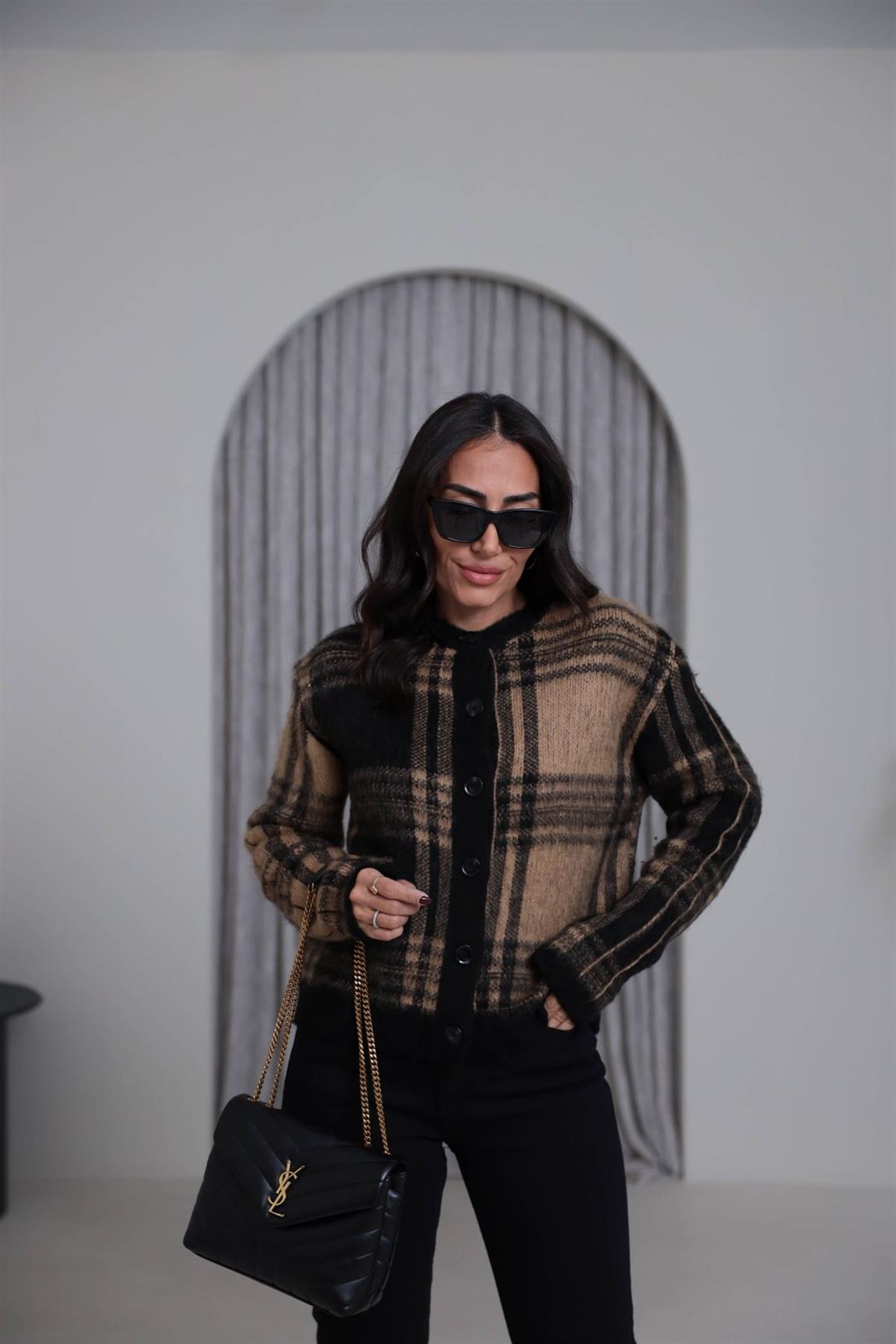 0092 Bisiklet Yaka Kare Desenli Hırka SİYAH-BEJ