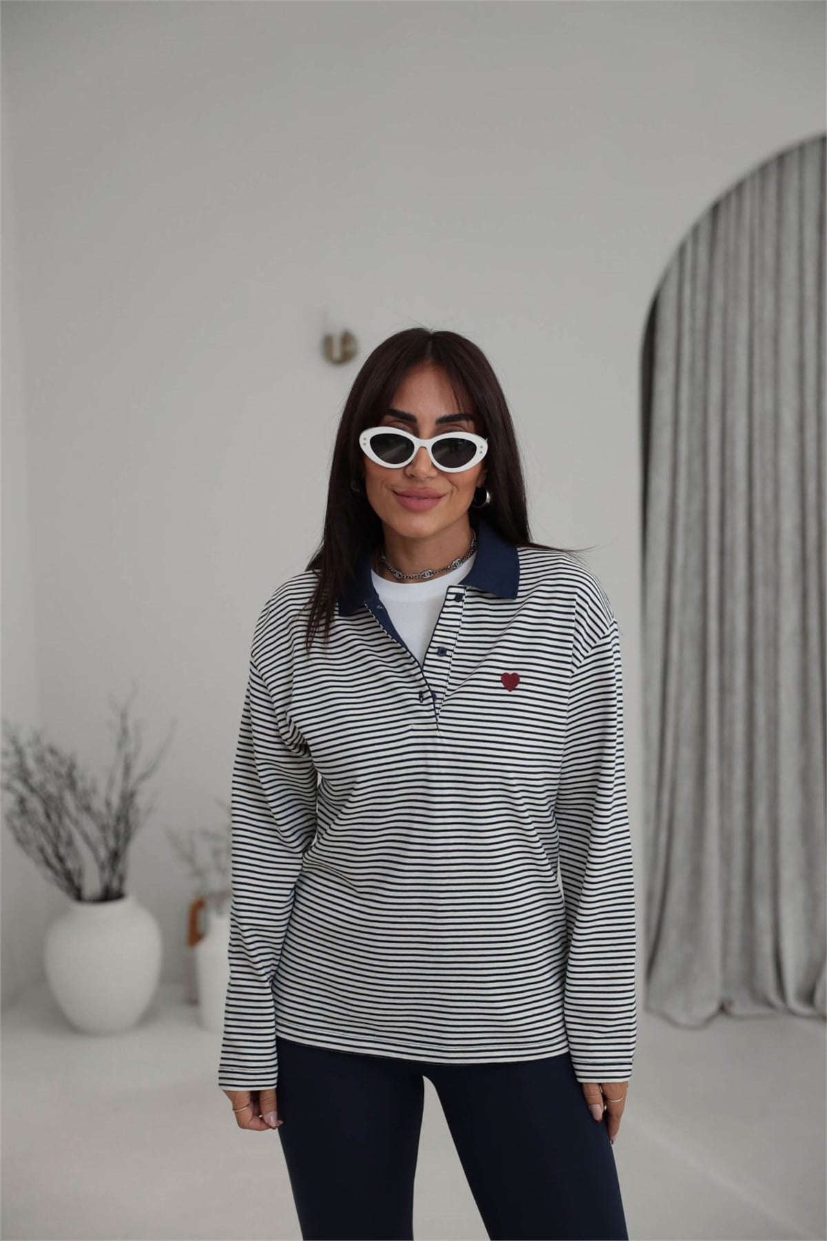 9022 Çizgili Polo Yaka Kalp Nakışlı Bluz LACİVERT