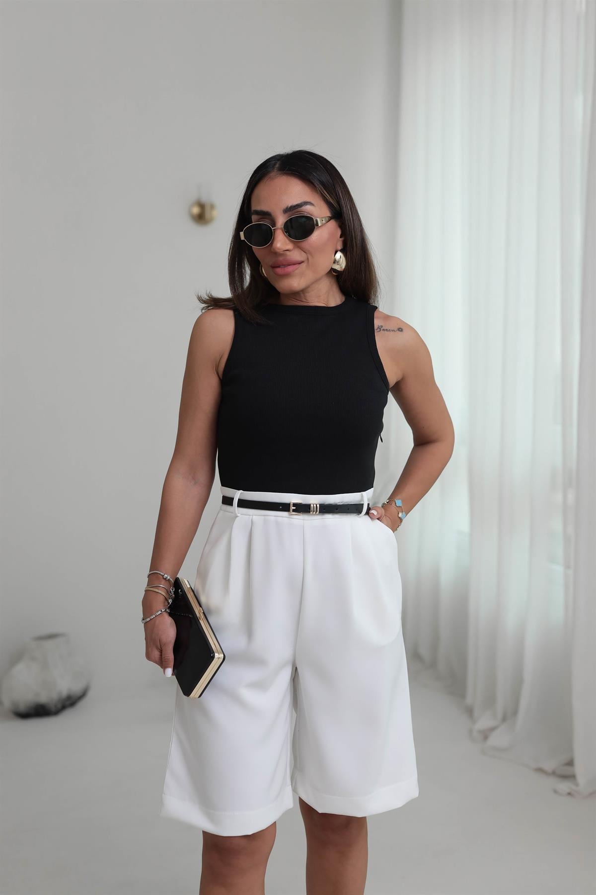6439 Renk Kontrastlı Kemerli Şortlu Tulum SİYAHBEYAZ