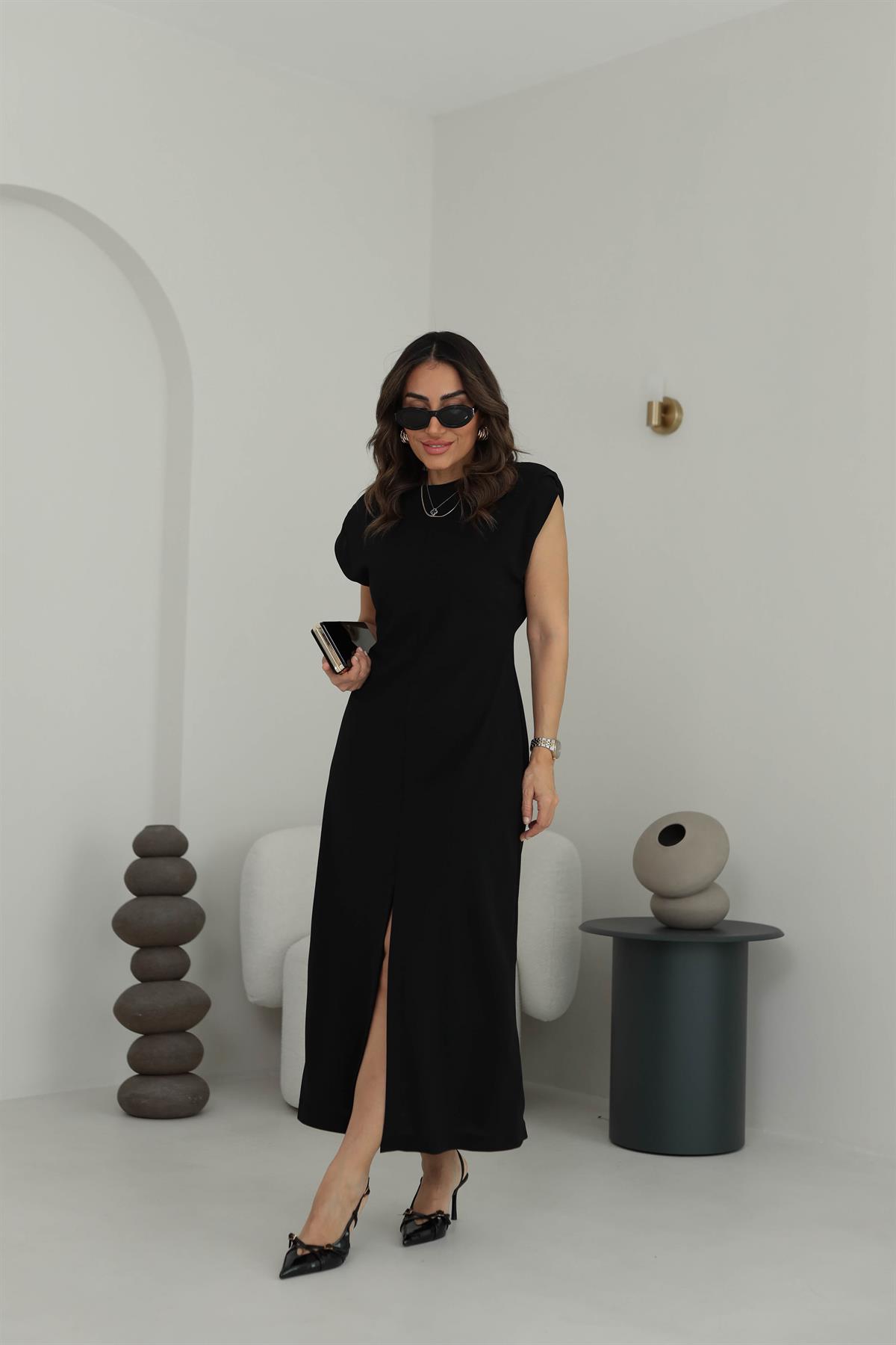 2043 Omuzları Vatkalı Ön Yırtmaç Detaylı Elbise SİYAH