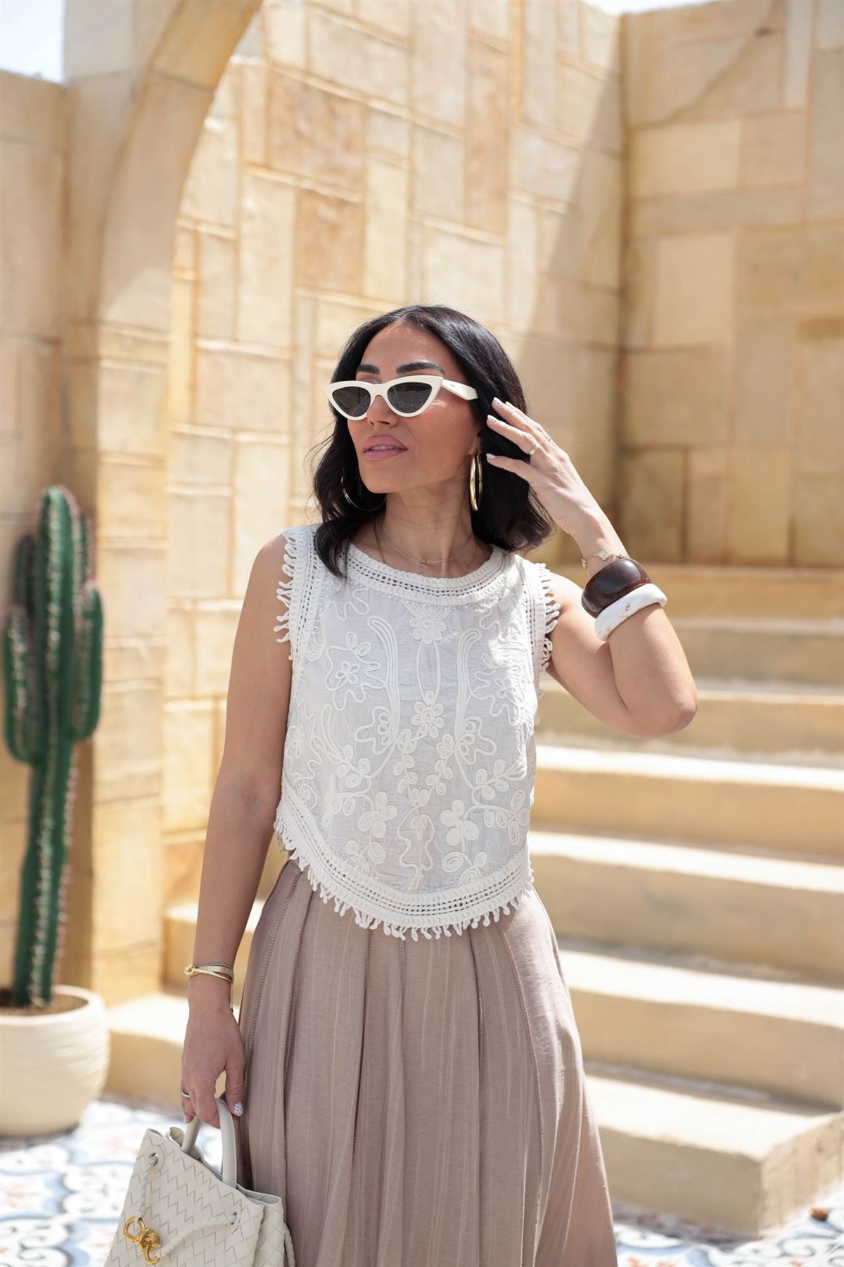 9729 Yaka Kısmı İşlemeli İthal Bluz BEJ