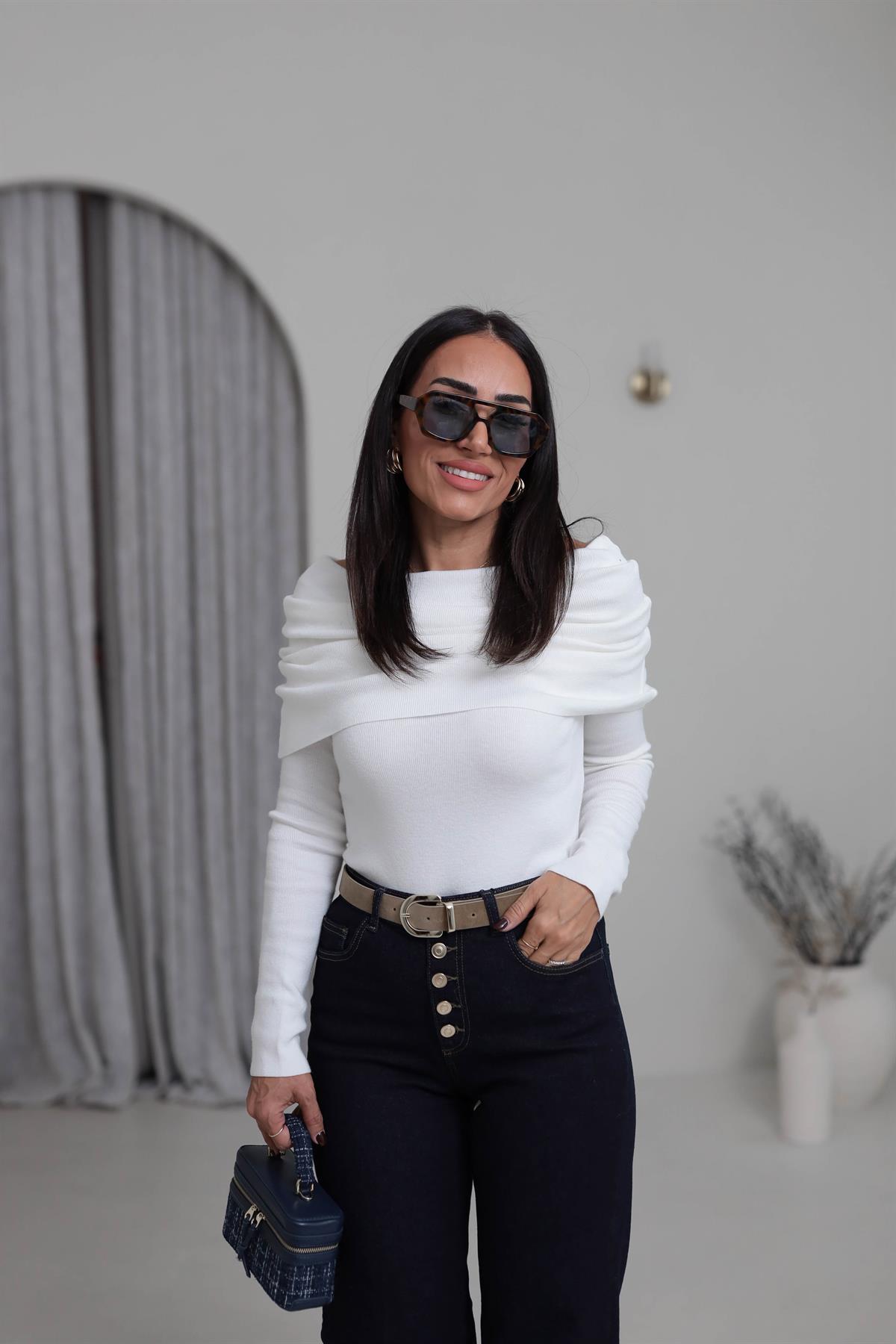 7687 Madonna Yaka Yumuşak Dokulu Triko EKRU