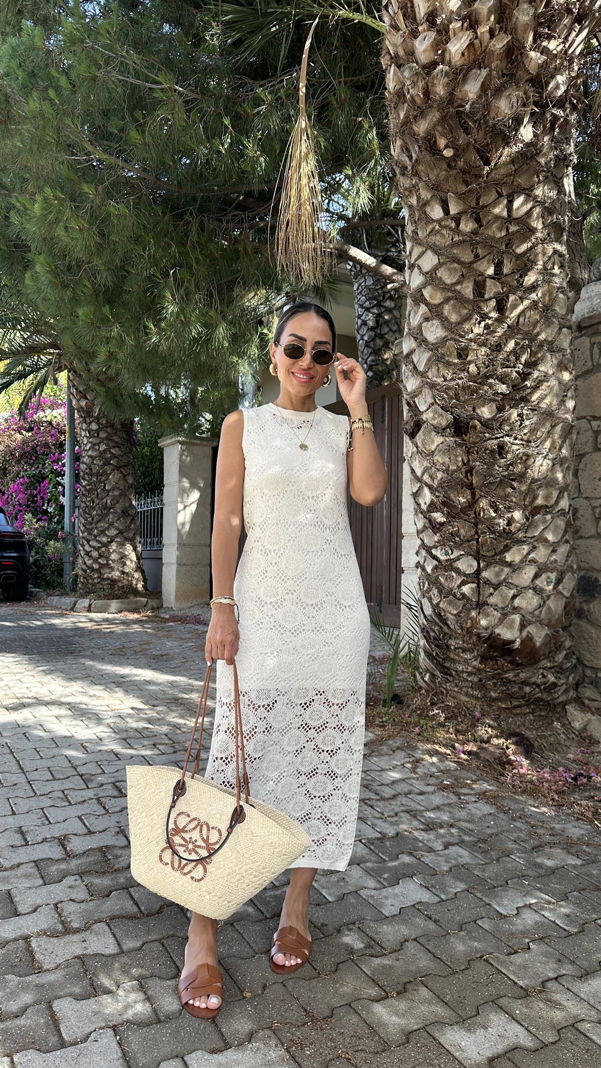 0039 Sıfır Yaka Astarlı Ajurlu Elbise