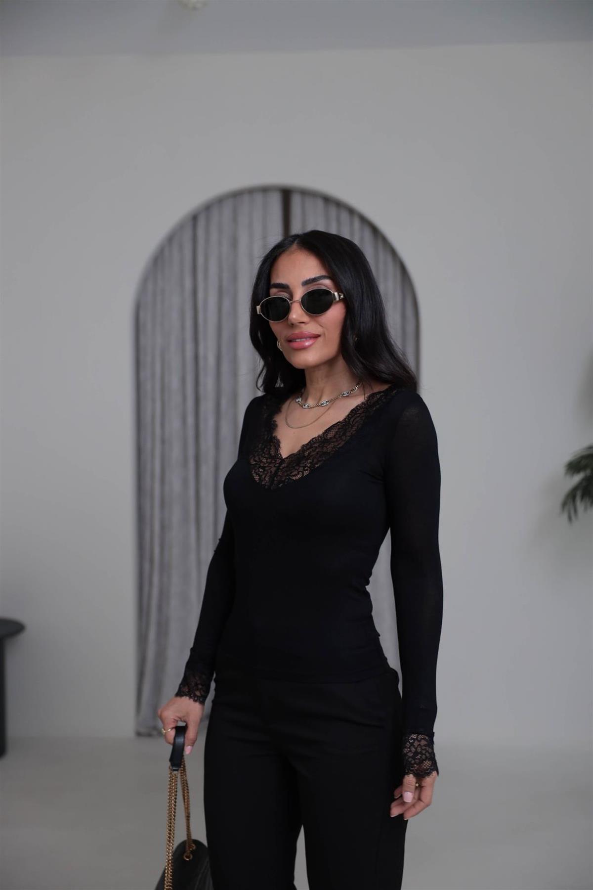 1041 V Yaka Dantel Detay İnti Body SİYAH