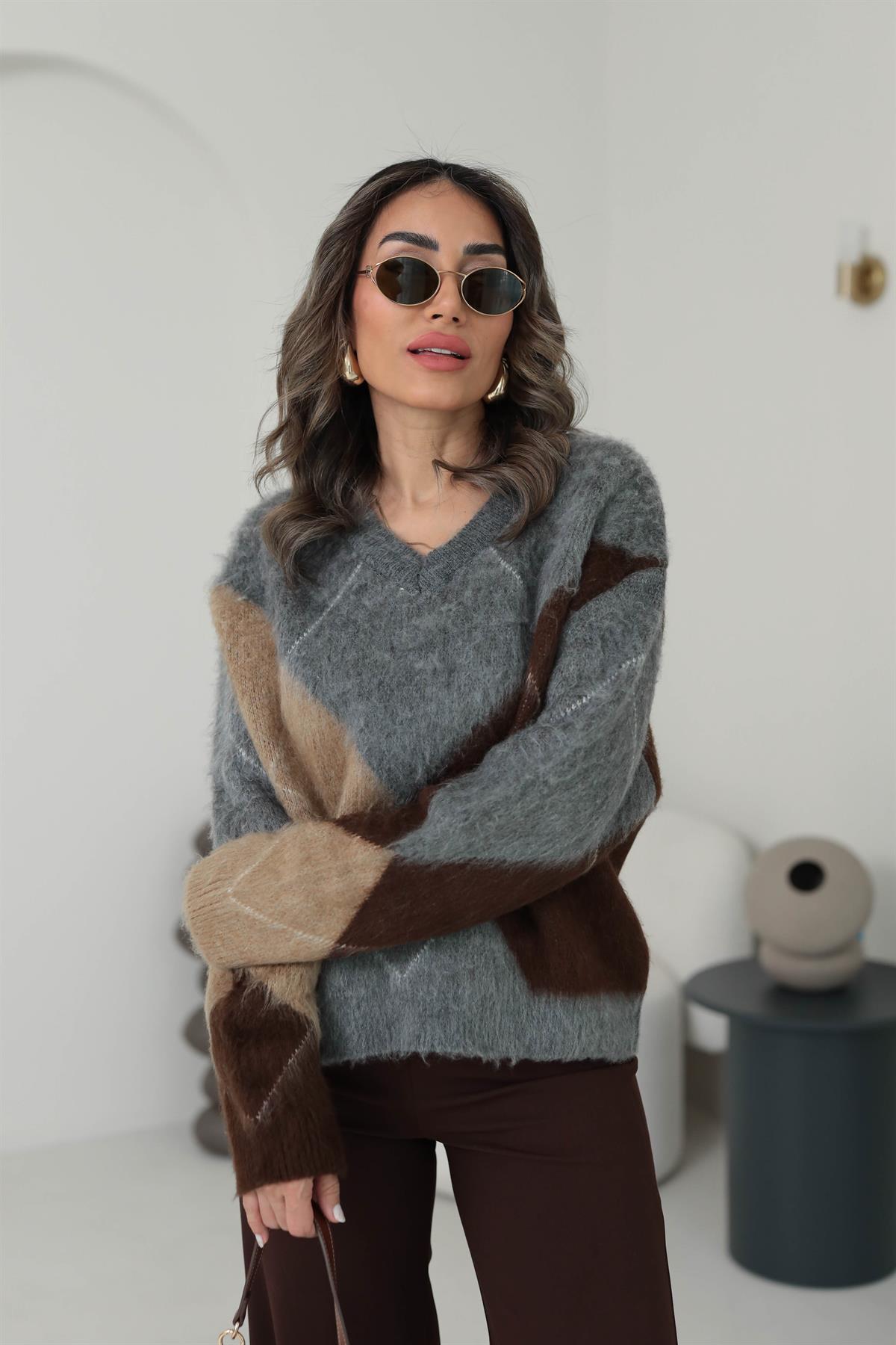 2412 V Yaka Büyük Baklava Yumoş Kazak GRİ