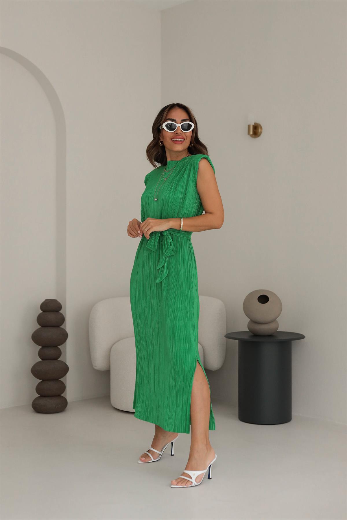 9689 Omuzları Vatkalı Bel Kuşaklı Pilili Elbise