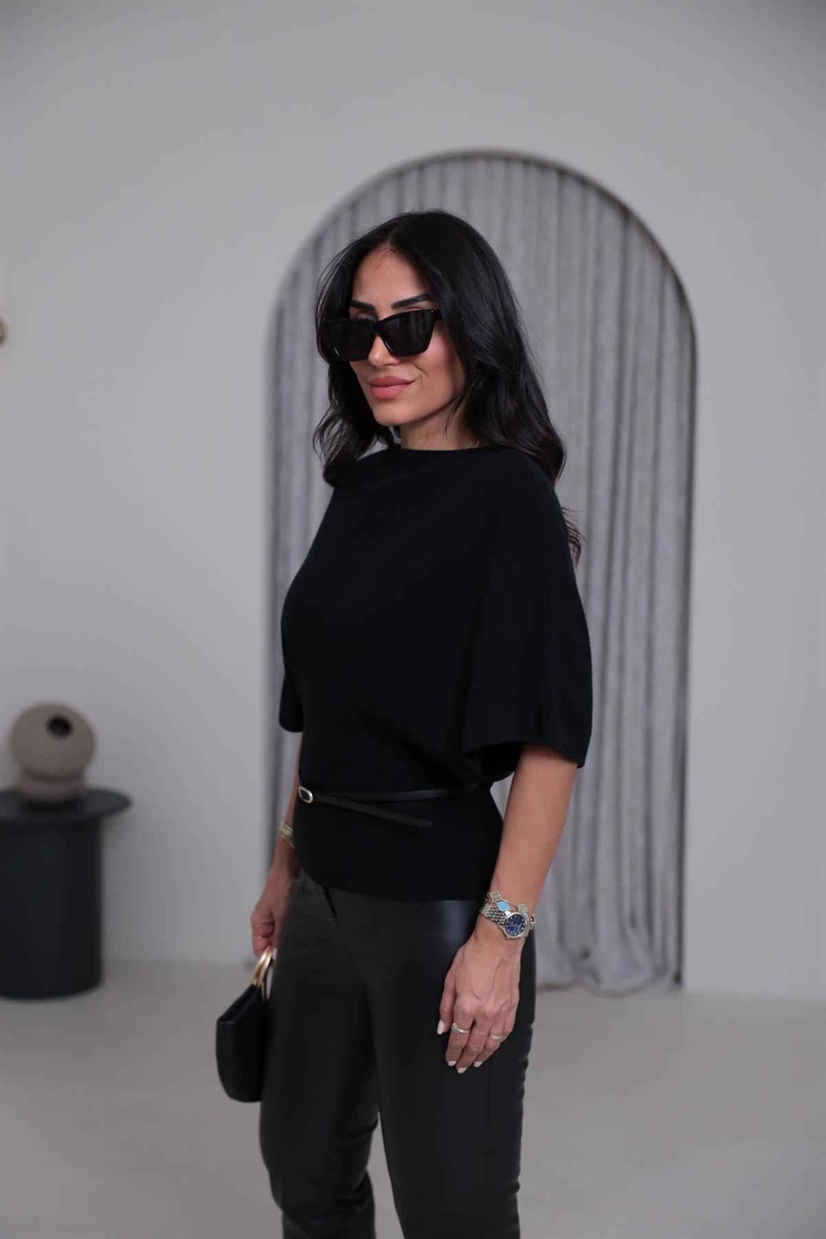 0838 Kayık Yaka Kemerli Triko Kazak SİYAH