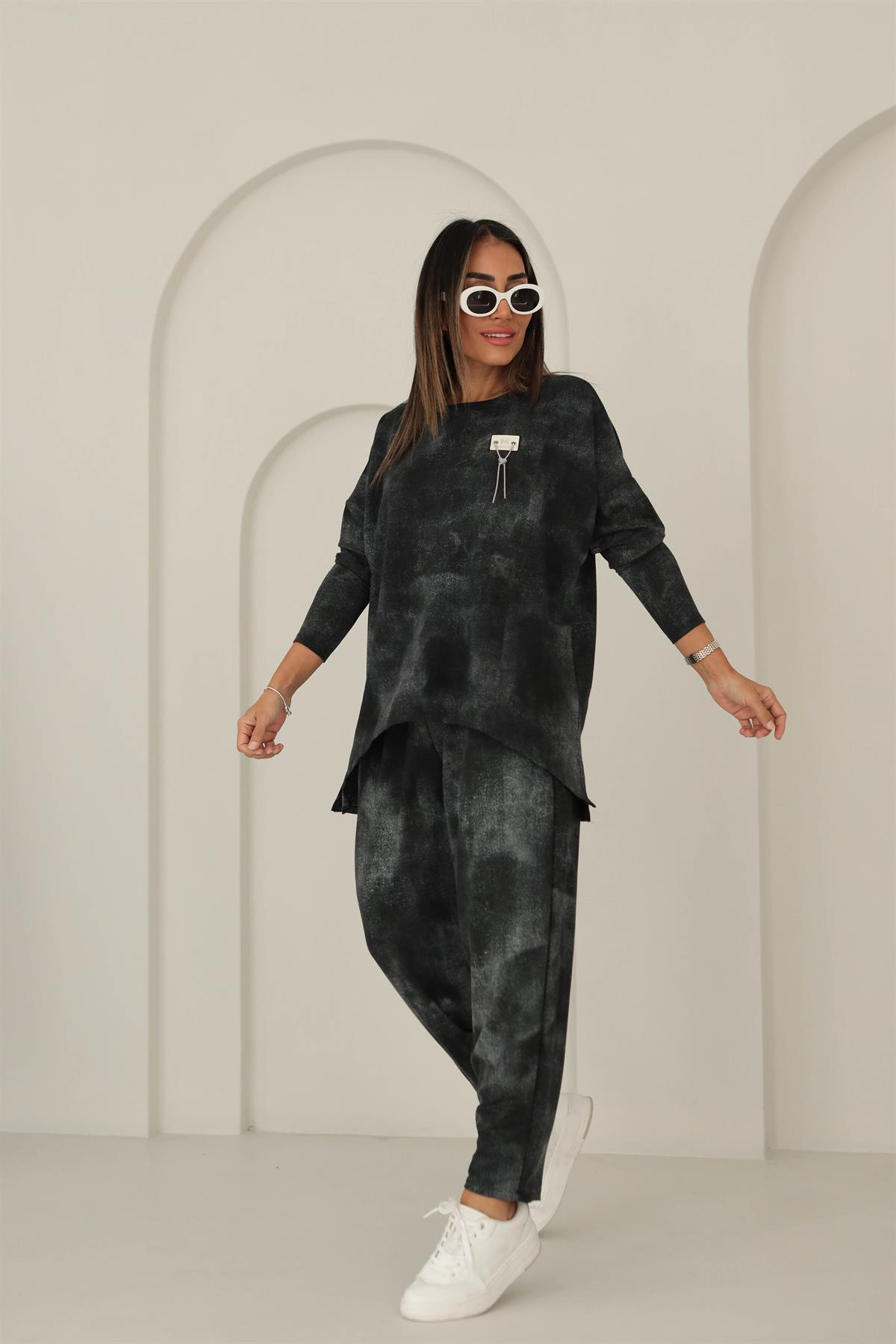 1030 Arma Zincir Detay Batik Desen Takım