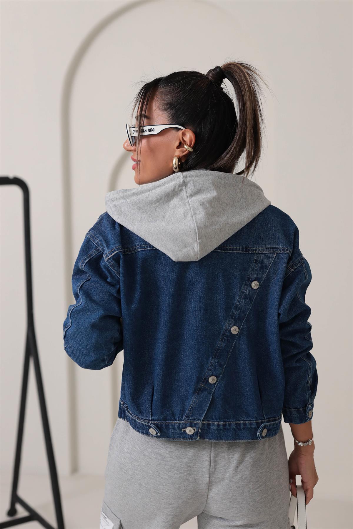 3473 Arkası Düğmeli Gri Kapşonlu Kot Ceket