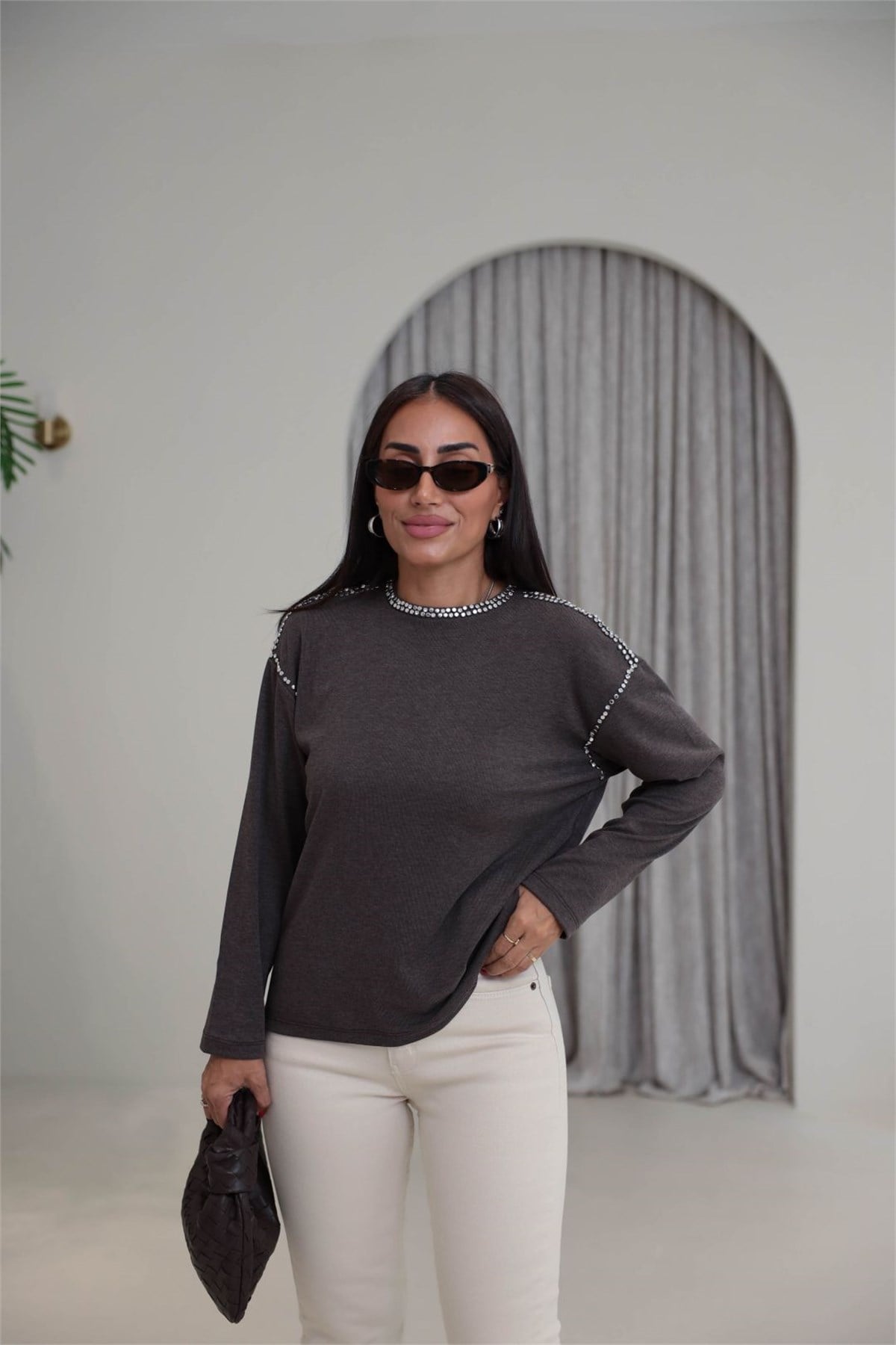9064 Taşlı Detaylı Yumuşak Kumaş Bluz KAHVE