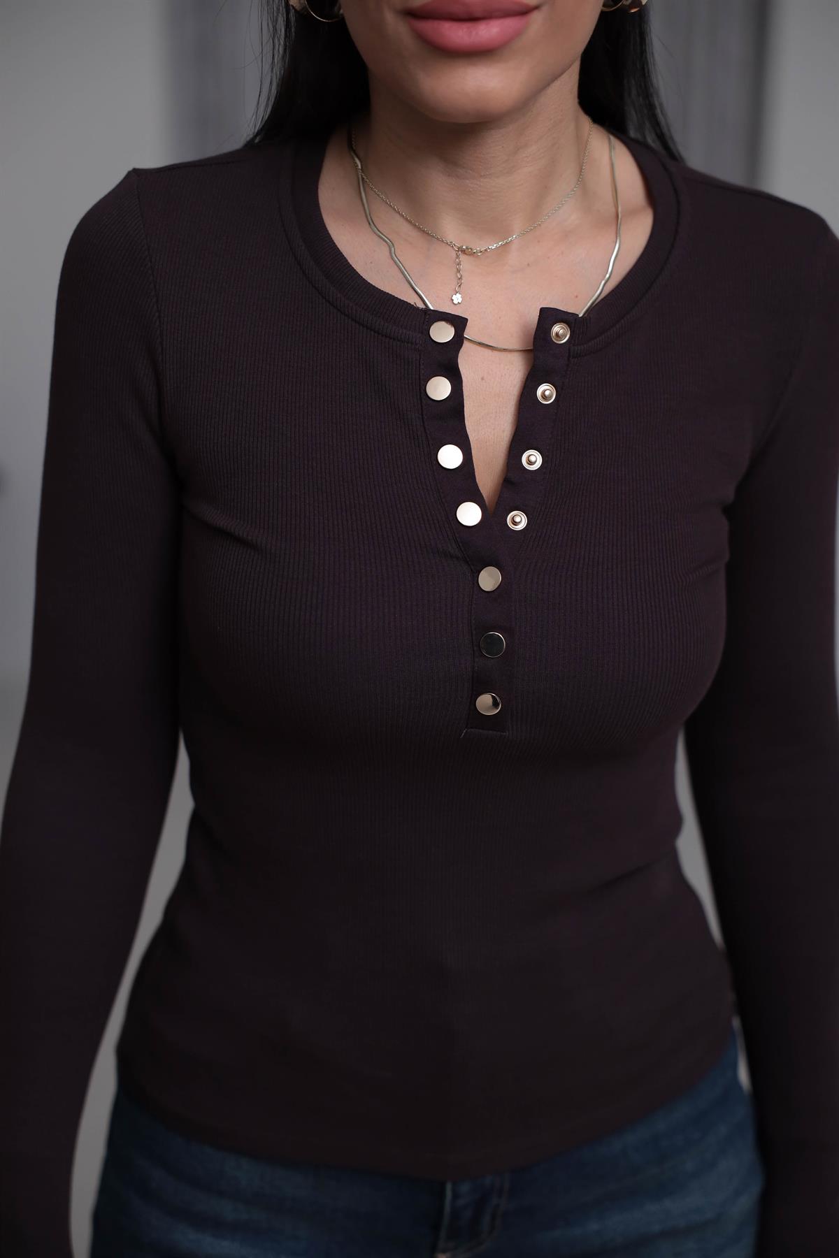 6363K Patlı Gold Düğmeli Pamuklu Bluz KAHVE