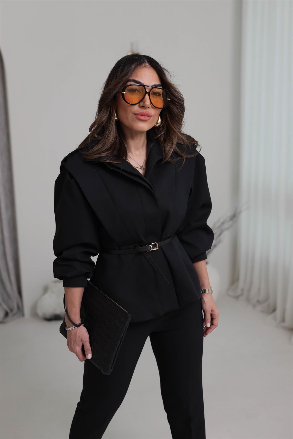 Omuzları Apoletli Gizli Düğmeli Kemerli Tasarım Ceket SİYAH