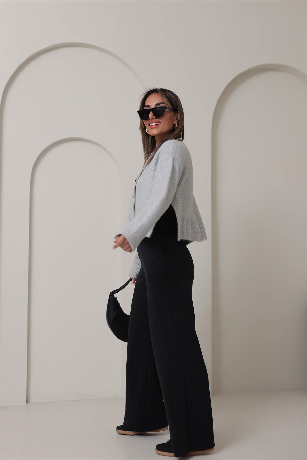 0280 Düğmeli Yumoş Yanları Yırtmaçlı Hırka AÇIK GRİ