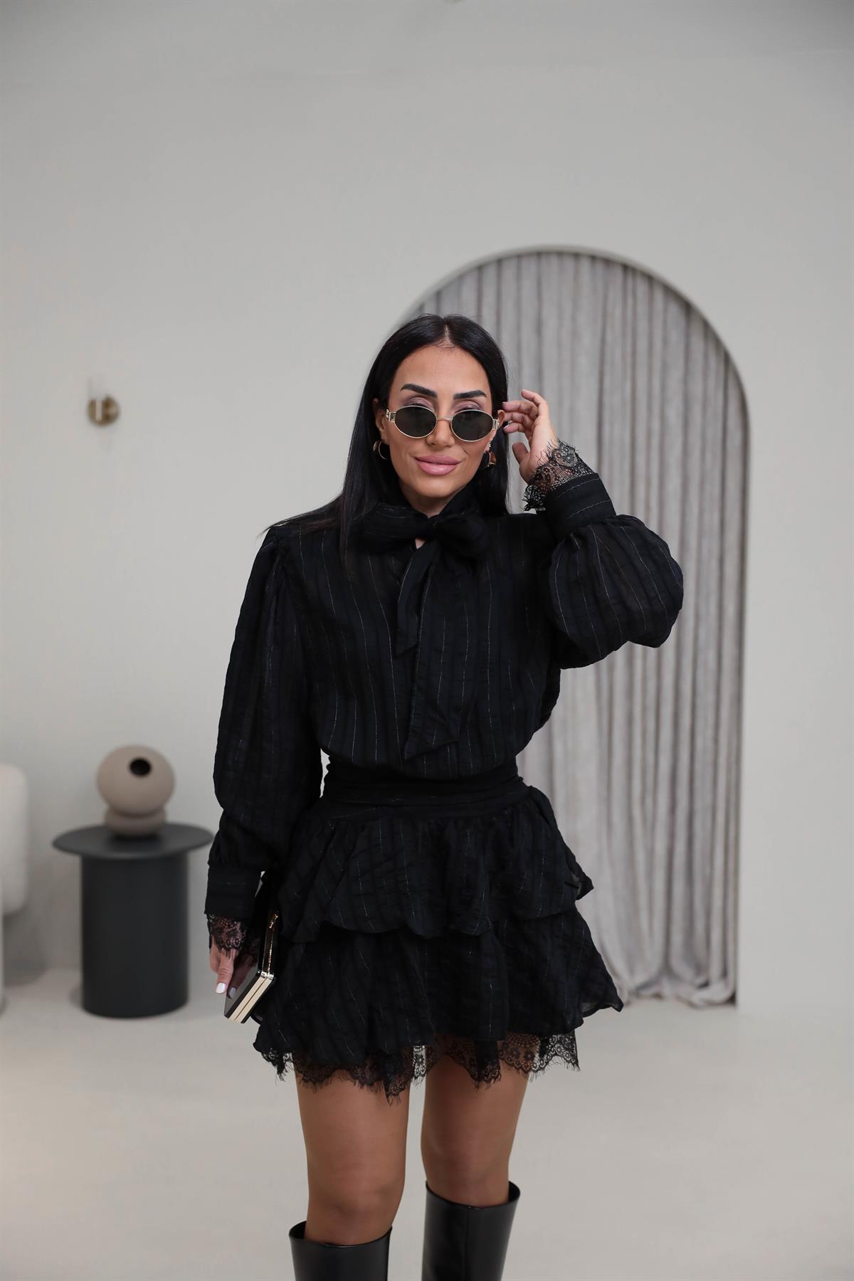 5540 Dantel Detaylı Vatkalı Kat Kat Elbise SİYAH