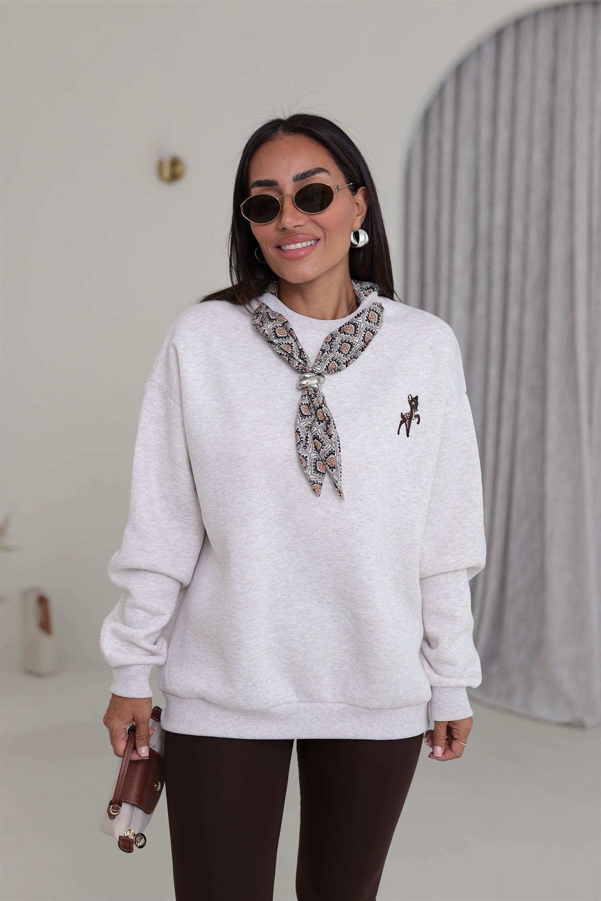 0909 Şal Detaylı Figürlü Şardonlu Sweatshirt KREM
